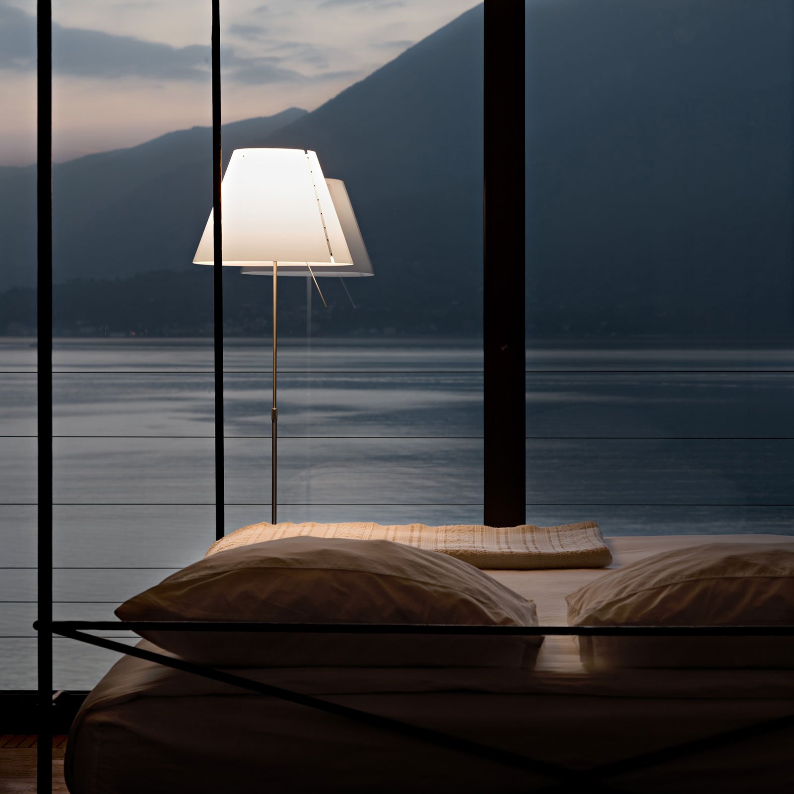 Costanza lampadar D13ti, aluminiu/alb - Luceplan