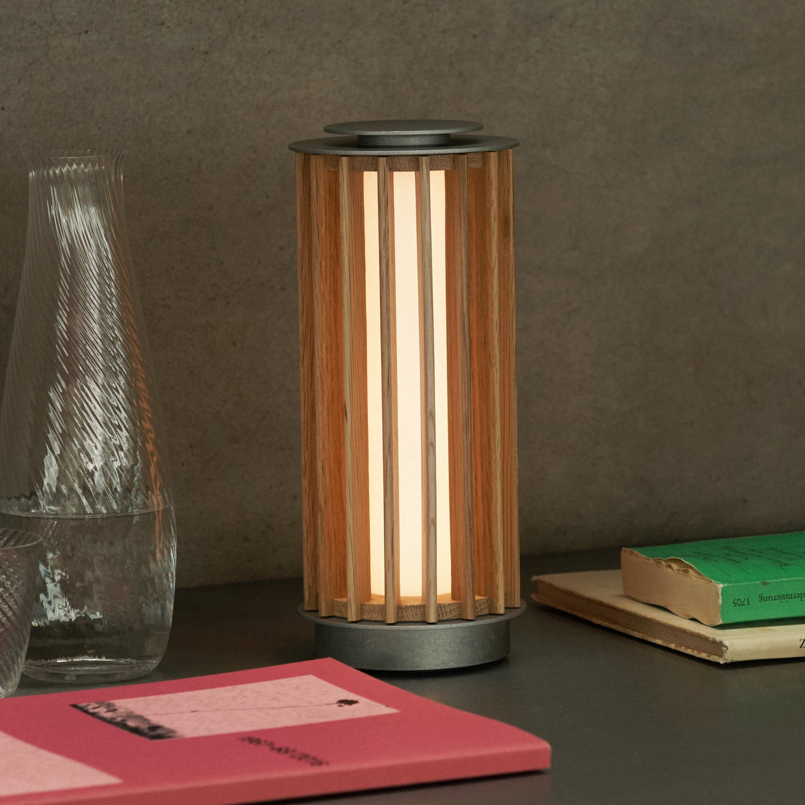 Numbra TY3 LED-bordlampe med batteri, eik, IP44, dimbar – &TRADITION - Stue - Design - Tre - Med en lyskilde
