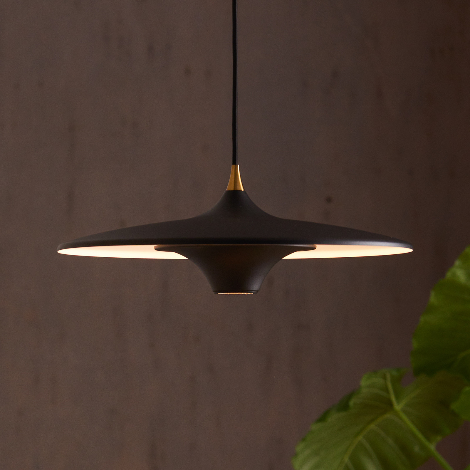 LOOM DESIGN Lampă suspendată LED Moja Ø 42 cm negru - Camera de zi / sufragerie - modern - Aluminiu