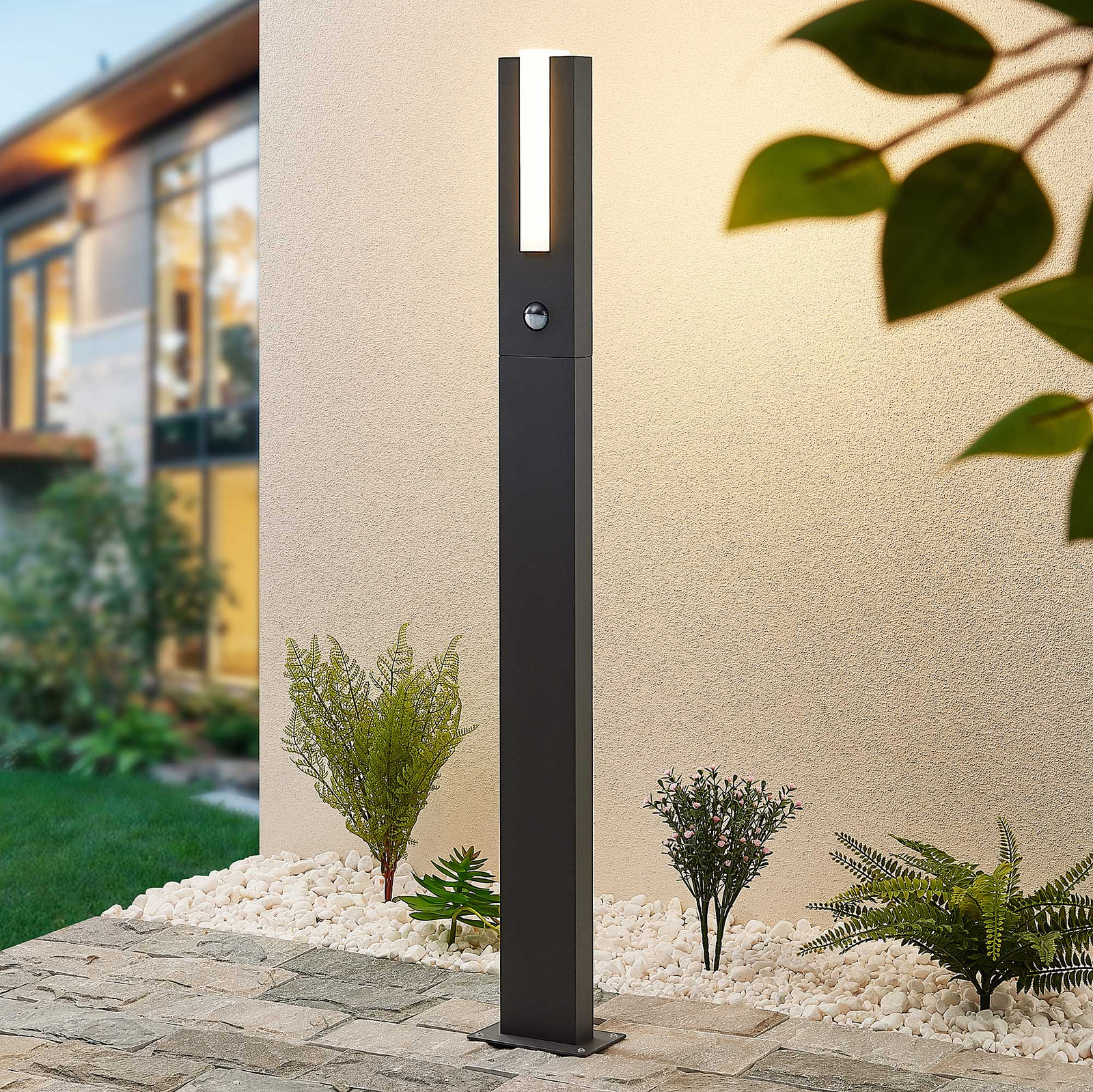 Lucande Virgalia LED path light, 100 cm, aluminium, plastic, 8.6 W, energy efficiency: A+, W: 14 cm, H: 100 cm