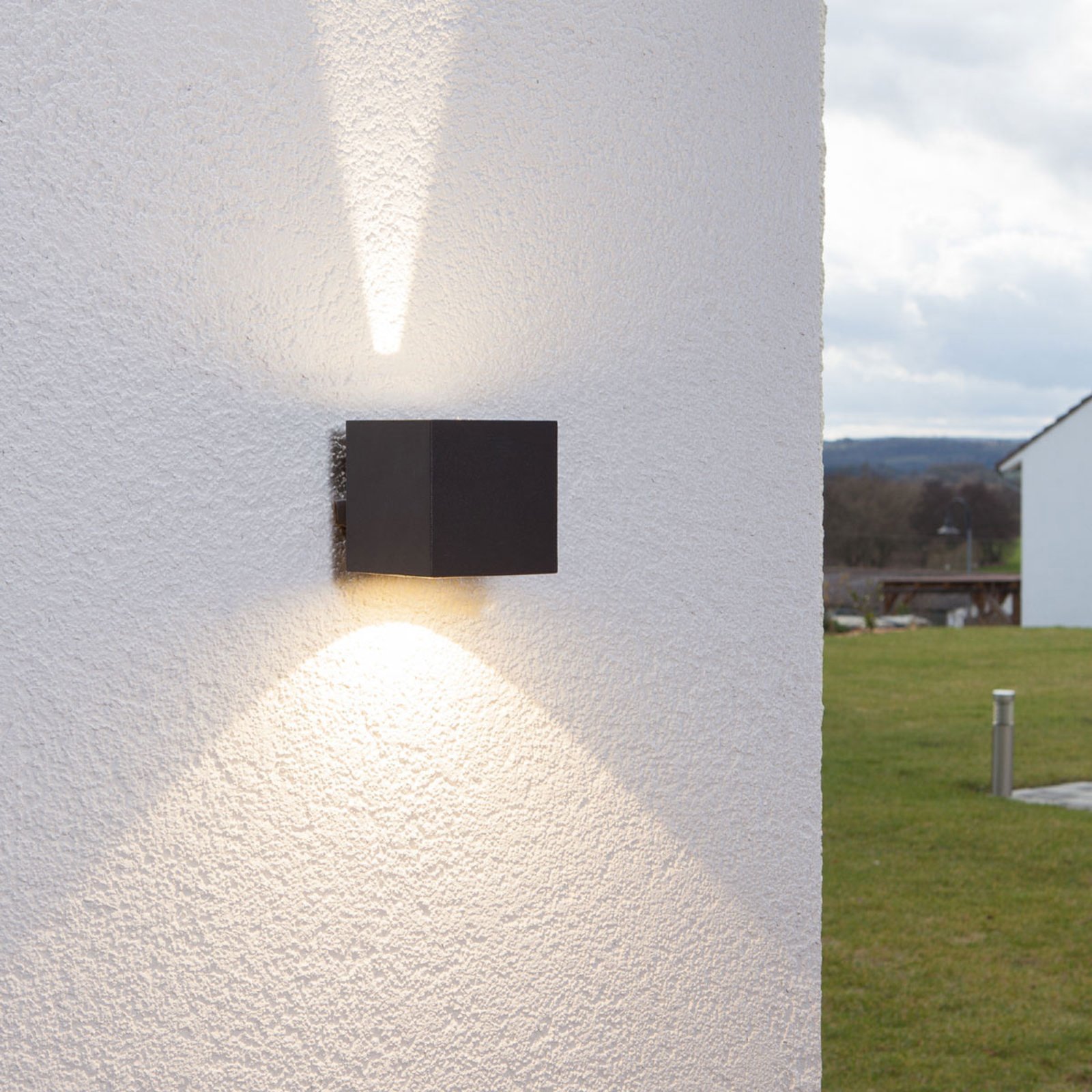 ELC Unavio LED-Wandlampe in Würfelform