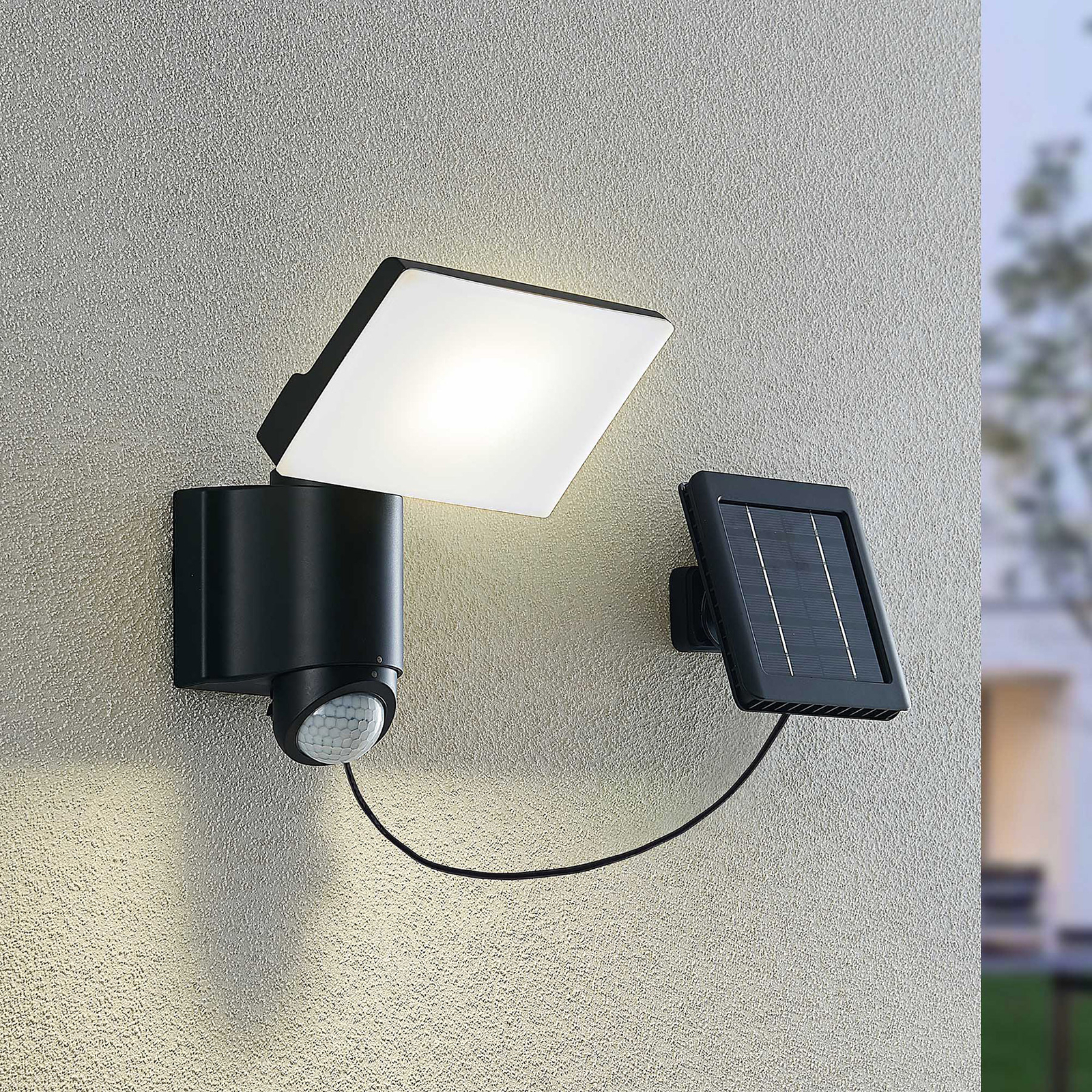 Prios Istani utendørs LED-veggspot, sensor, sol