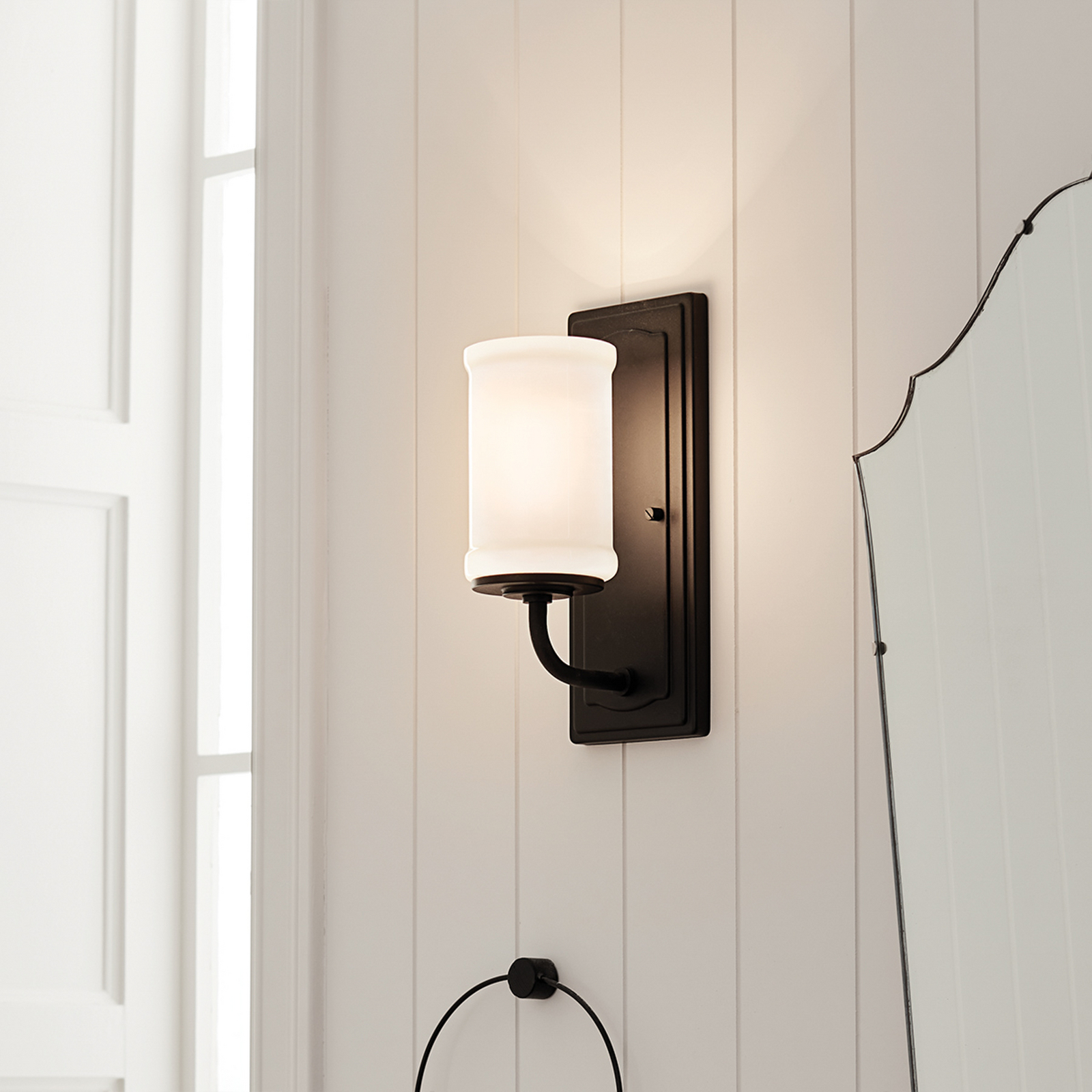 Nástenné svetlo Vetivene, čierna, výška 31 cm, IP44, G9-LED – KICHLER Nástenné svetlo Vetivene, čierna, výška 31 cm, IP44, G9-LED – KICHLER