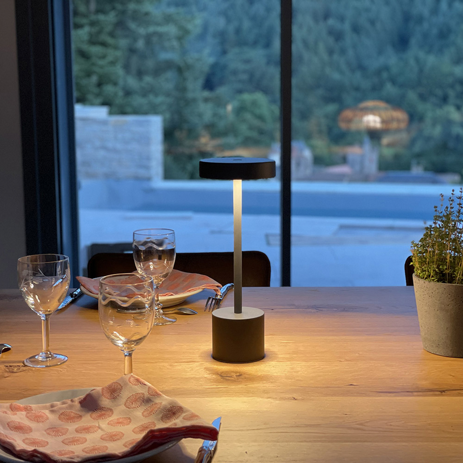 Roby LED tölthető asztali világítás, sötét szürke, magasság 30 cm, IP54 Roby LED tölthető asztali világítás, sötét szürke, magasság 30 cm, IP54