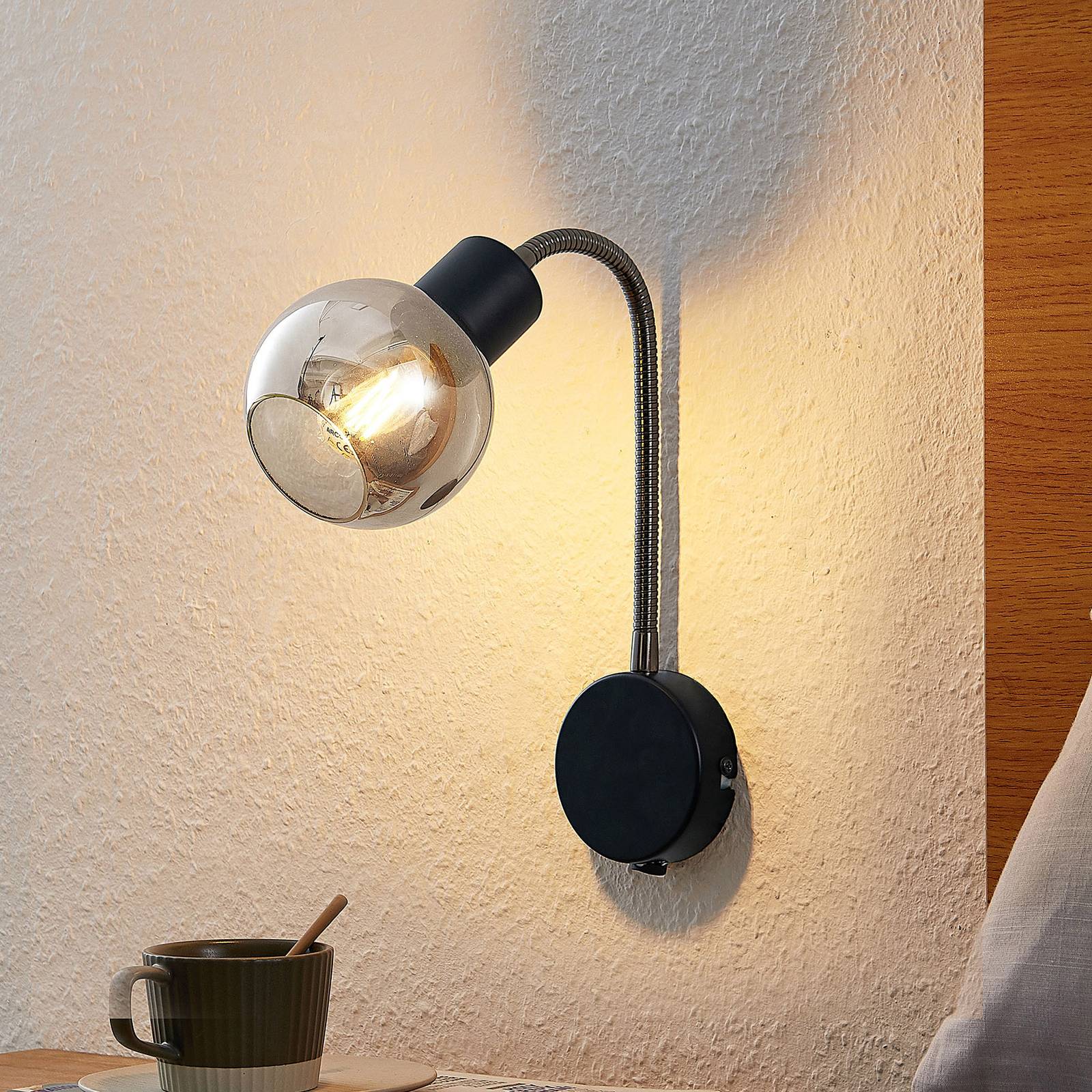 Lindby Lioma fali lámpa flexibilis karral, fekete