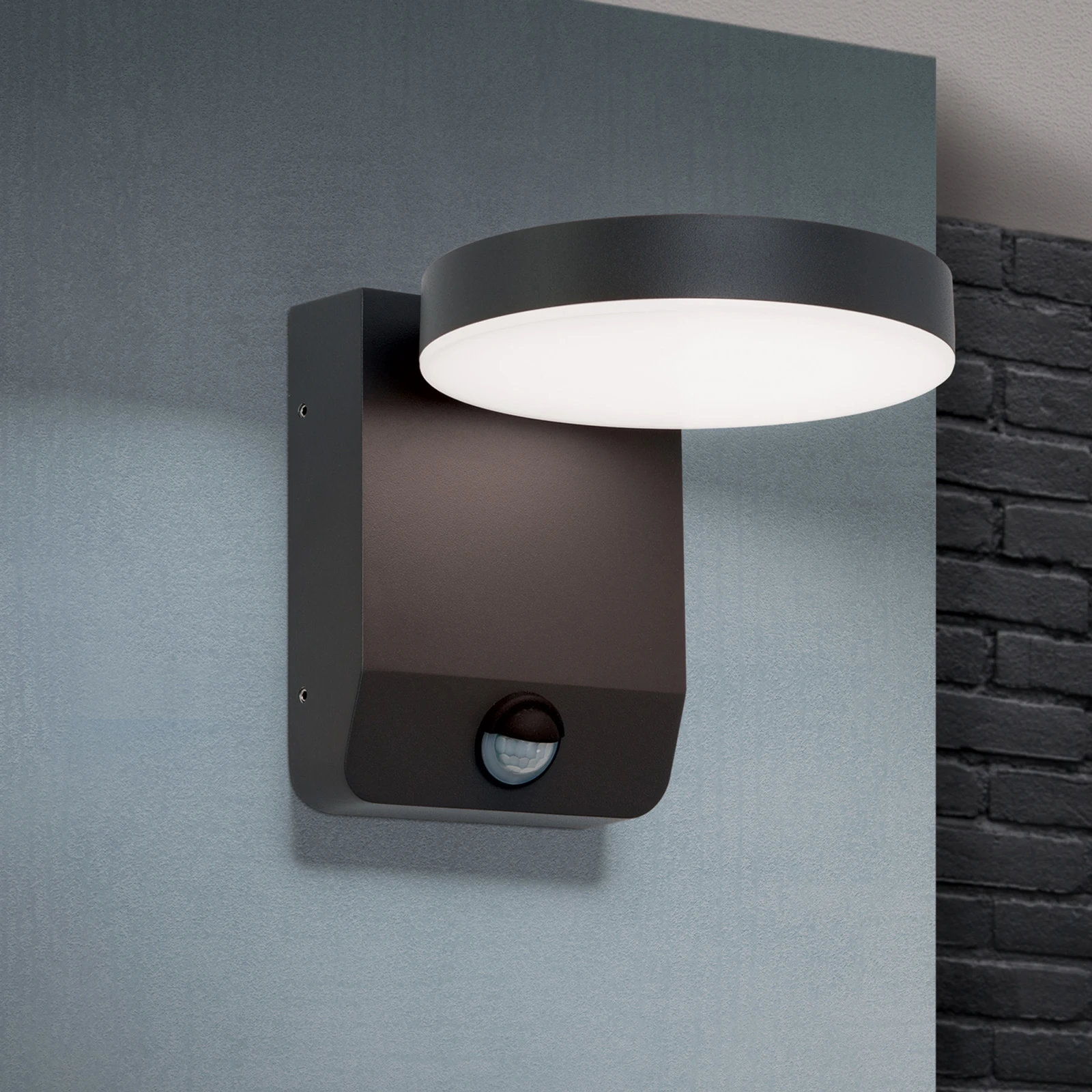 LED-Außenwandleuchte Hendryk mit Sensor, schwarz