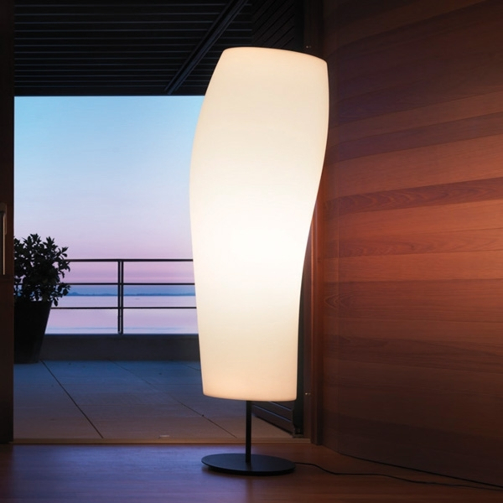 Karboxx Unusual floor lamp Warm, for Living / Dining Room, polyethylene, metal, E27, 40 W, energy efficiency: A++, H: 160 cm