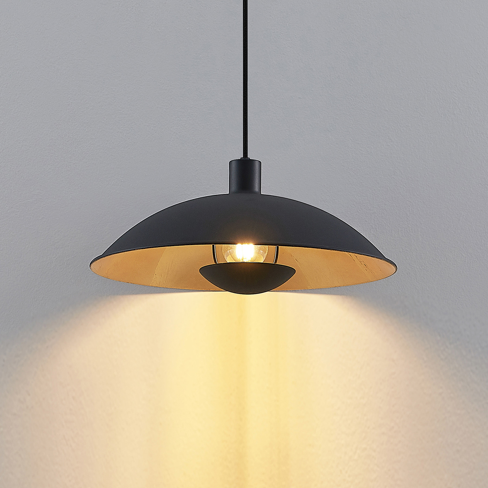 Lindby Narisara hanglamp zwart-goud 1-lamp 40 cm