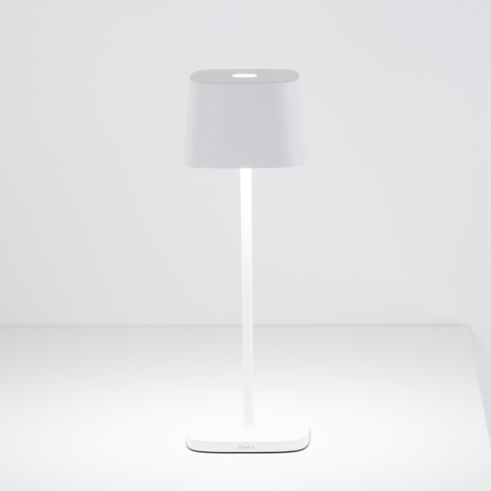 Nabíjecí stolní lampa Zafferano Ofelia IP65 bílá