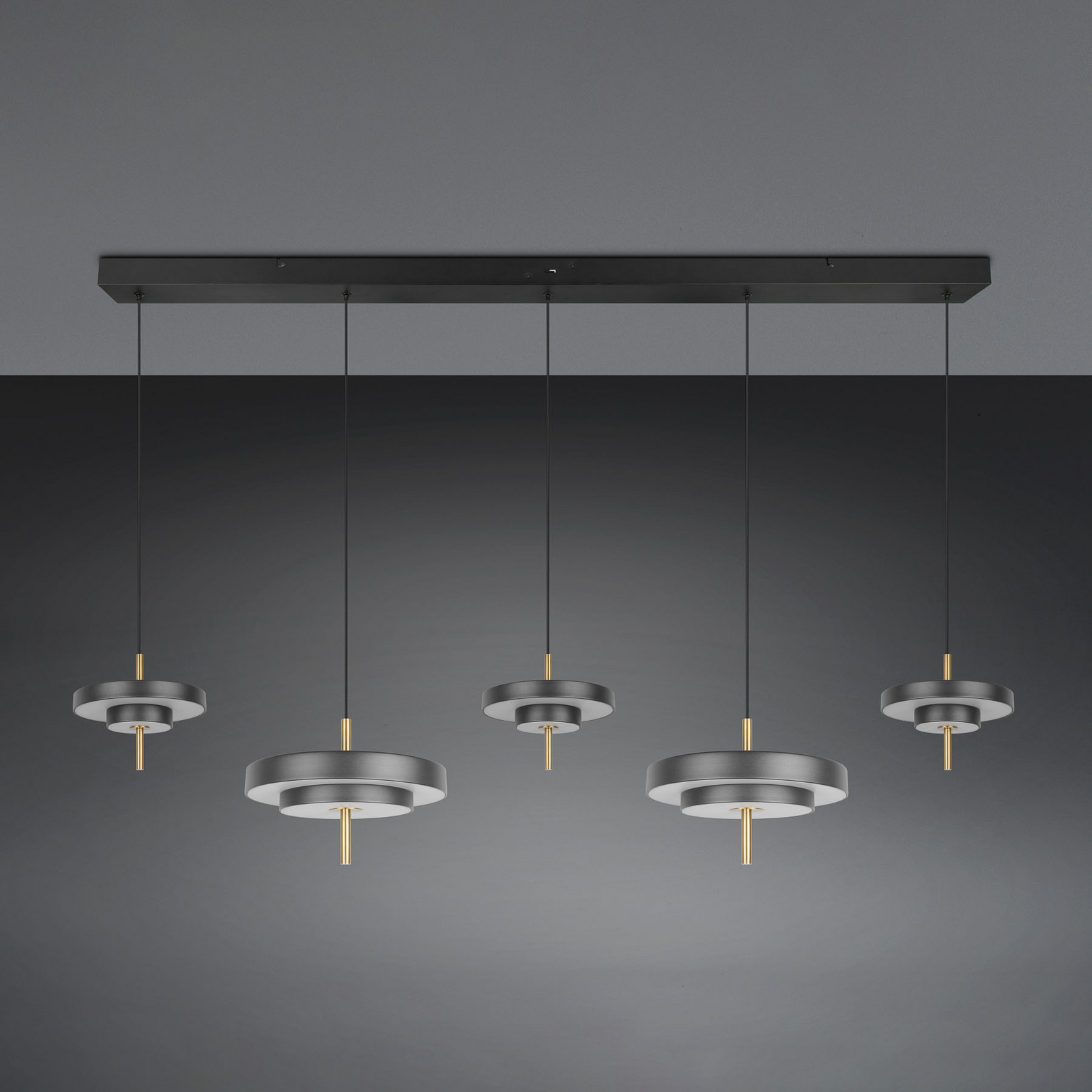 Candeeiro suspenso LED Keaton, preto/dourado 140 cm CCT, 5 lâmpadas. Candeeiro suspenso LED Keaton, preto/dourado 140 cm CCT, 5 lâmpadas.