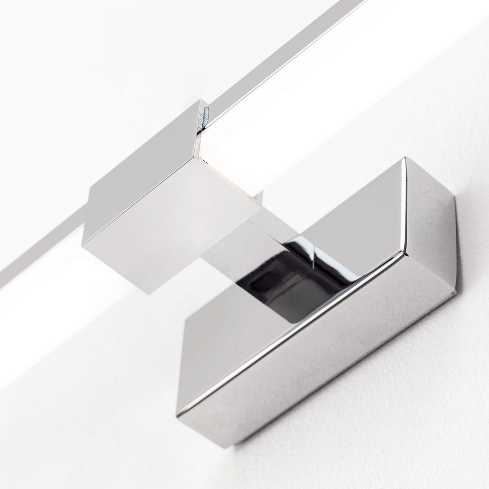 Argo bathroom mirror light with LED