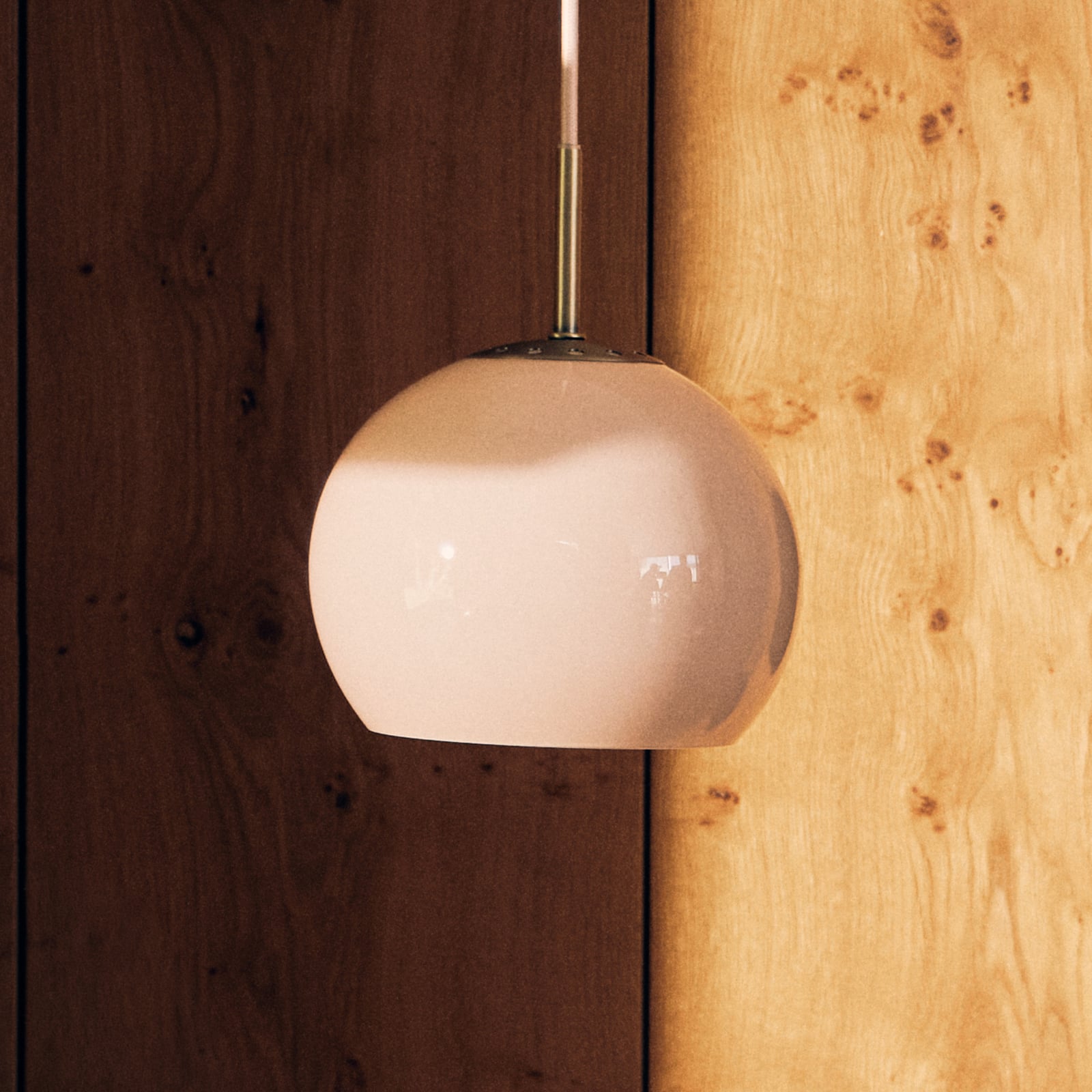 Ball Glass Pendelleuchte Ø18 Sand Grau - Frandsen Ball Glass Pendelleuchte Ø18 Sand Grau - Frandsen