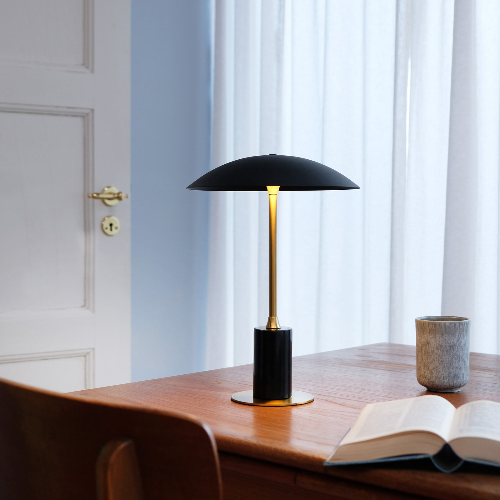 Moon Portable Tischleuchte Black/Brass - DybergLarsen