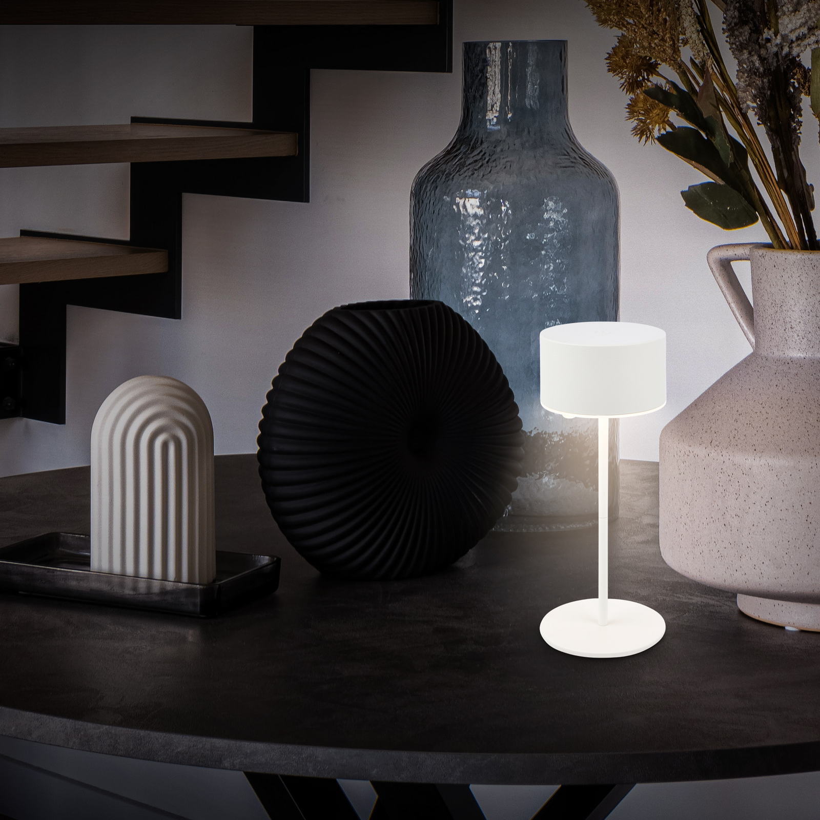 lampe à poser LED rechargeable Kira, blanche, hauteur 19 cm, IP44, touchdim lampe à poser LED rechargeable Kira, blanche, hauteur 19 cm, IP44, touchdim