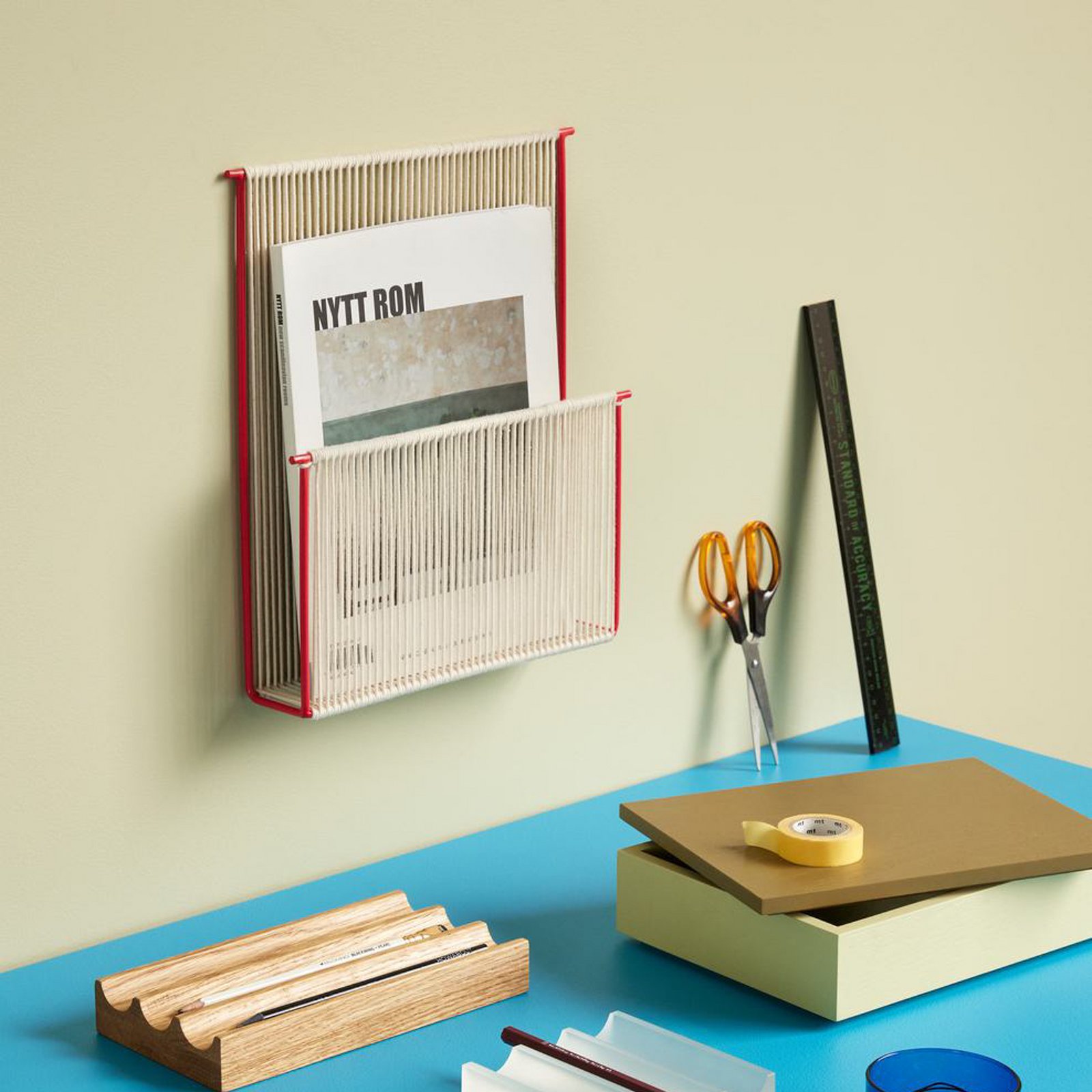 String Wall Magazine Holder Crvena/Bijela - Hübsch