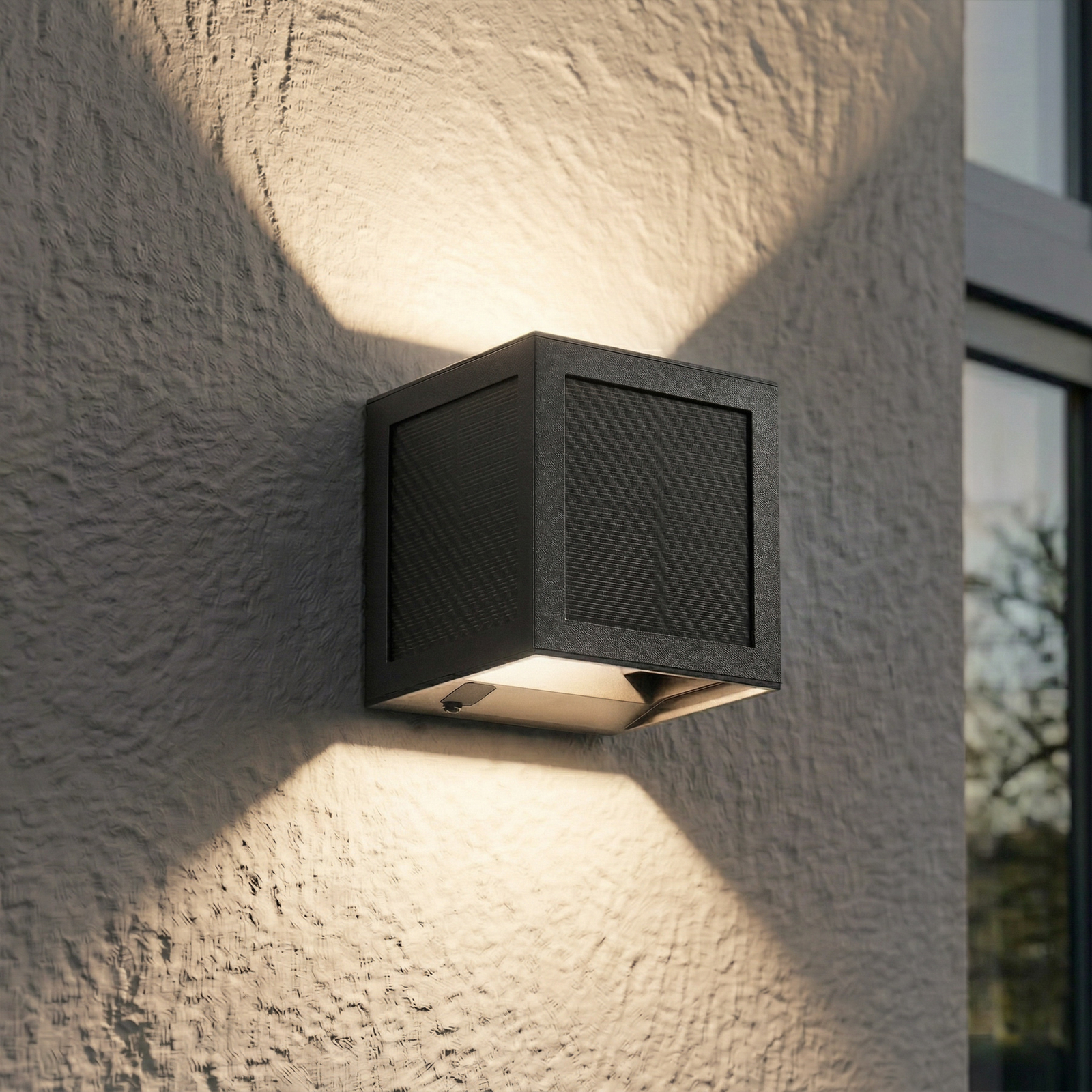 PRIOS LED-sončna stenska svetilka Avvin, črna, kockasta, s senzorjem