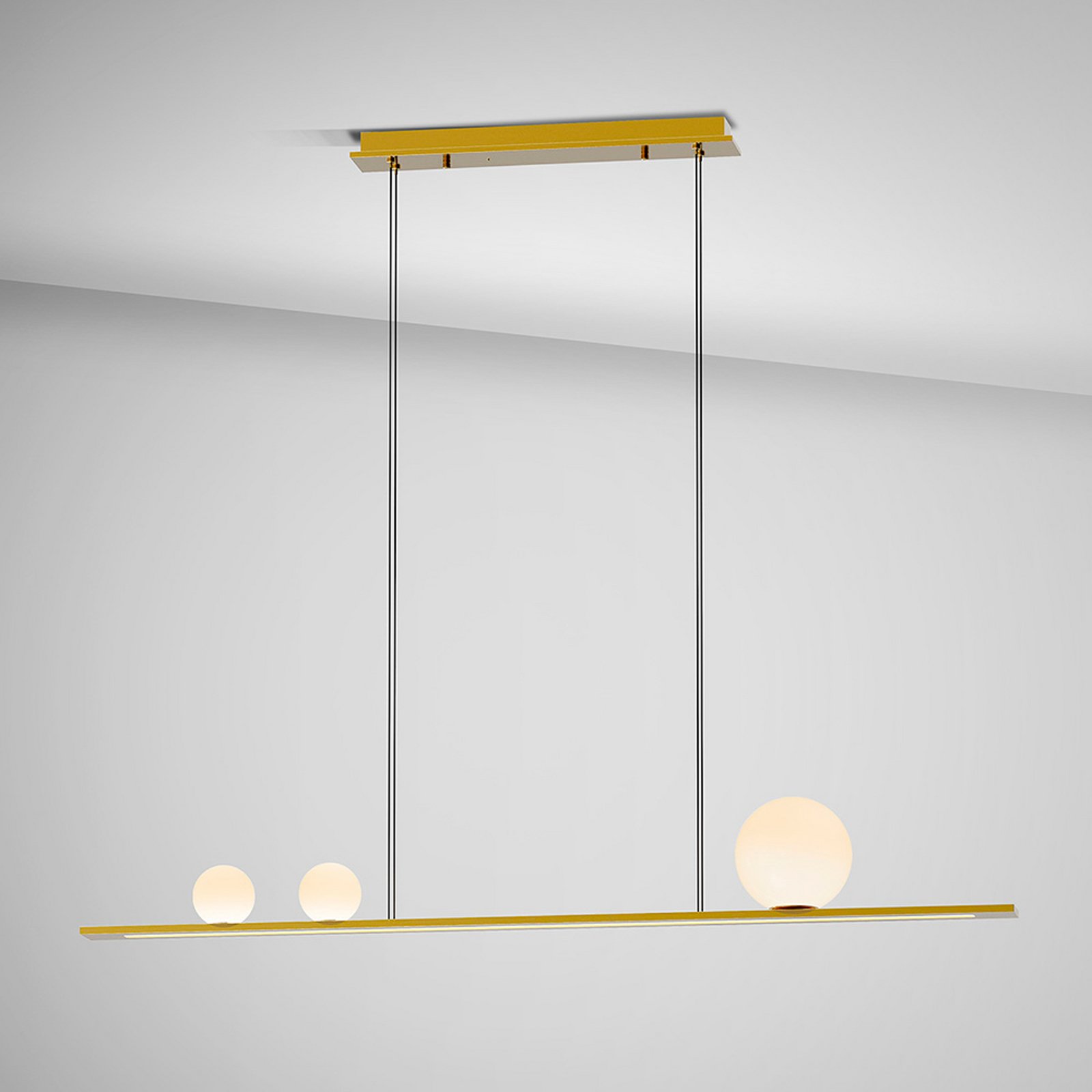 LED hanglamp Mila, goudkleurig, lengte 120 cm, 3-lamps.