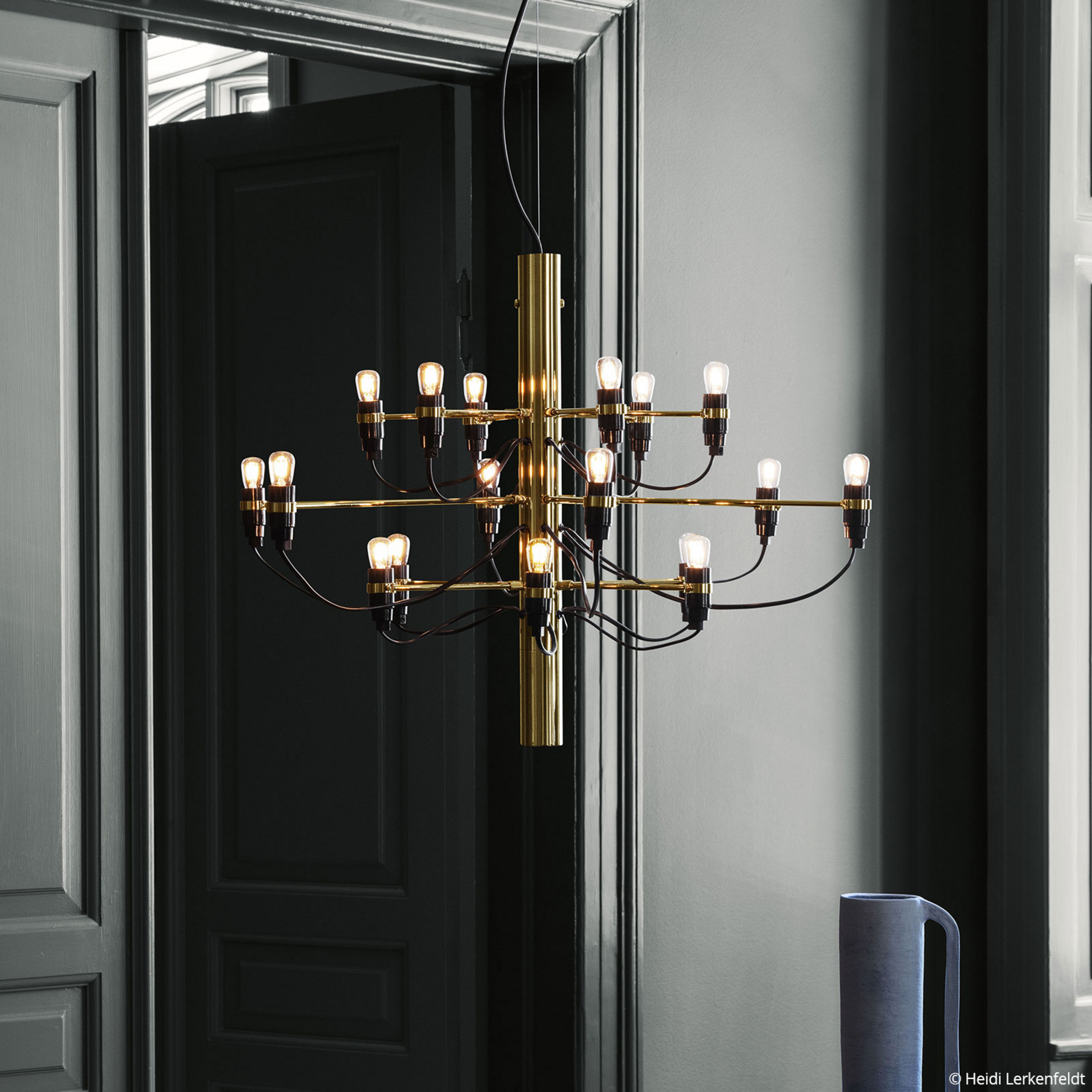 FLOS 2097/18 Lámpara de araña LED, esmerilado, latón
