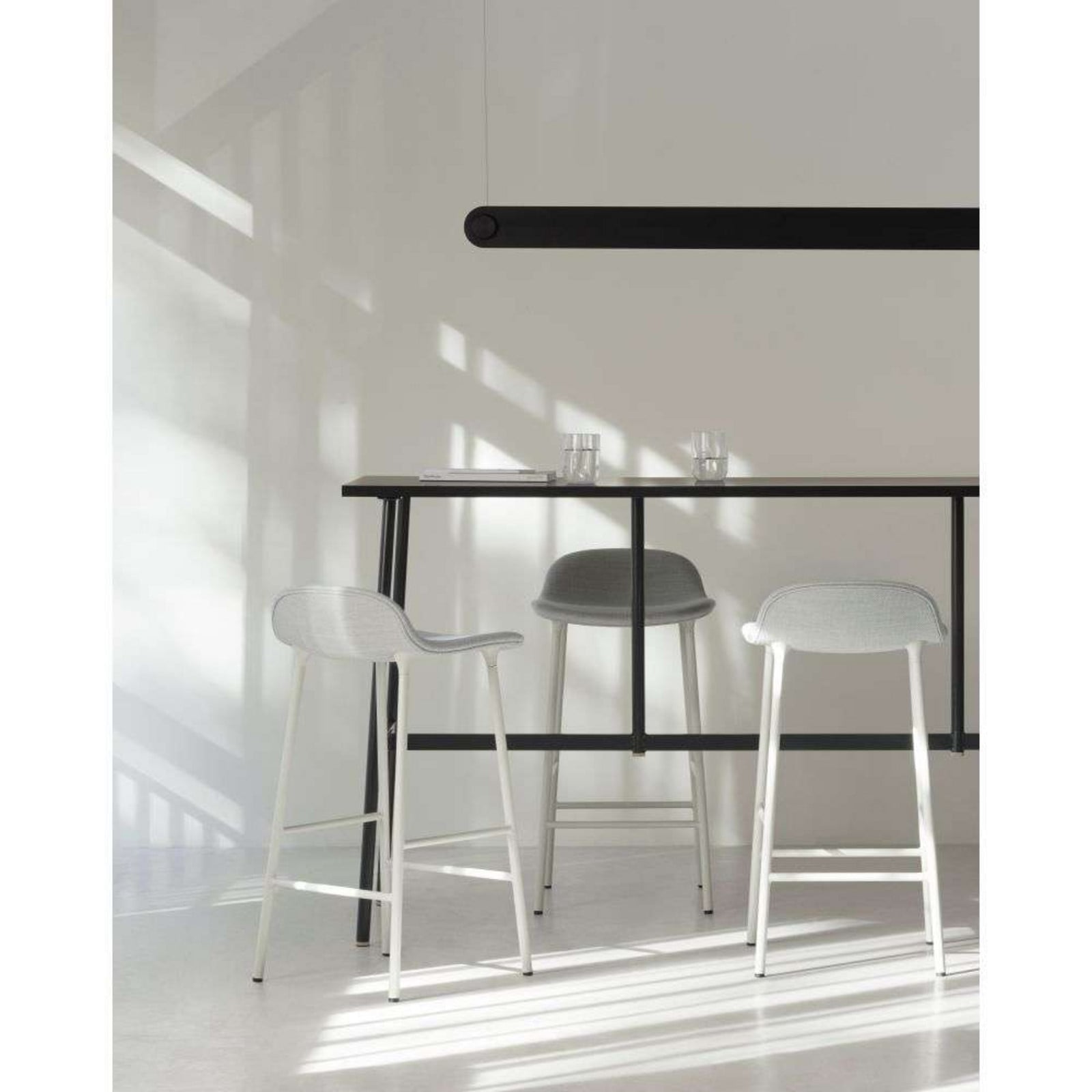 Dim Linear Pendel Black Normann Copenhagen - Spisestue - Aluminium