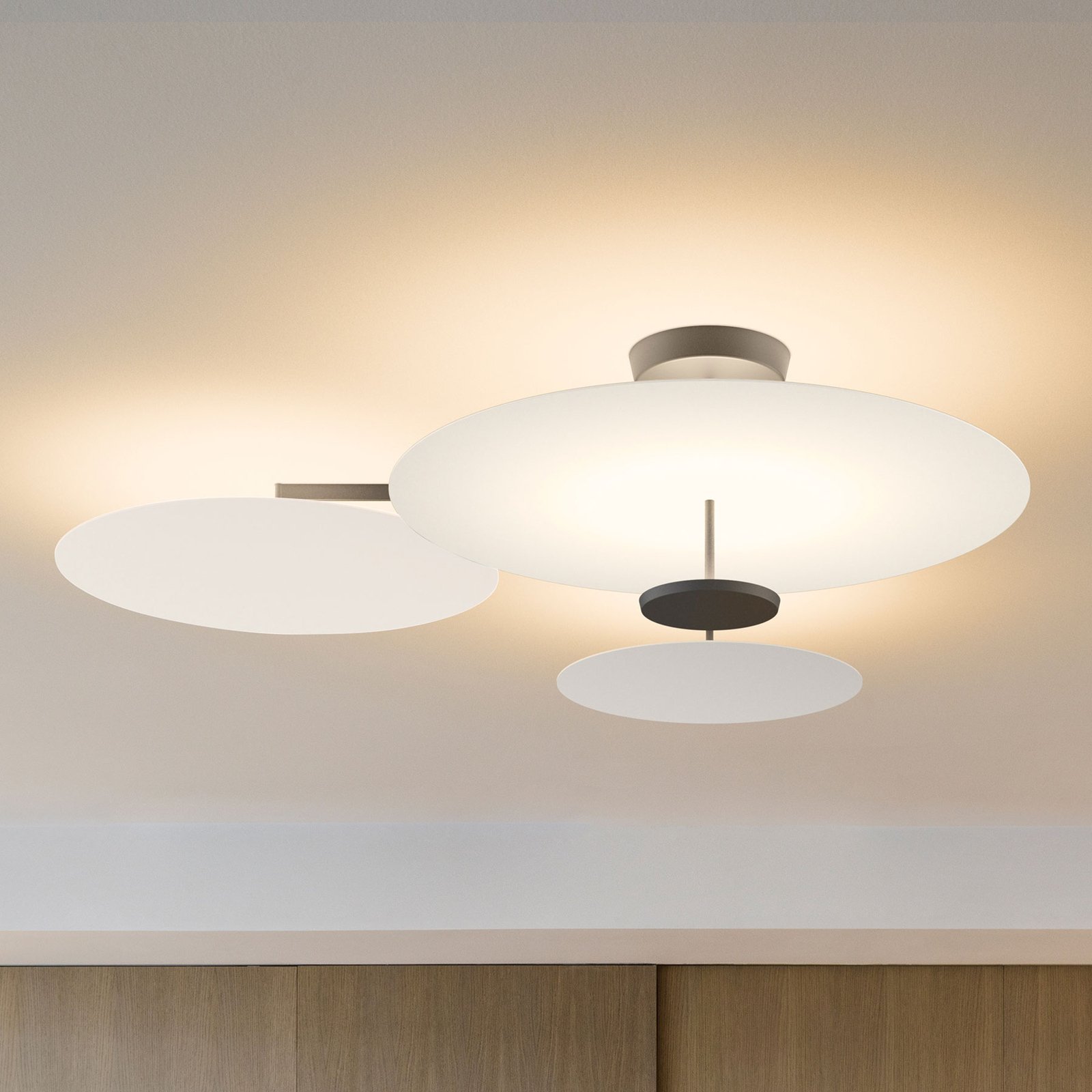 Vibia Flat stropné LED svetlo 4-pl. Ø 90 cm biele