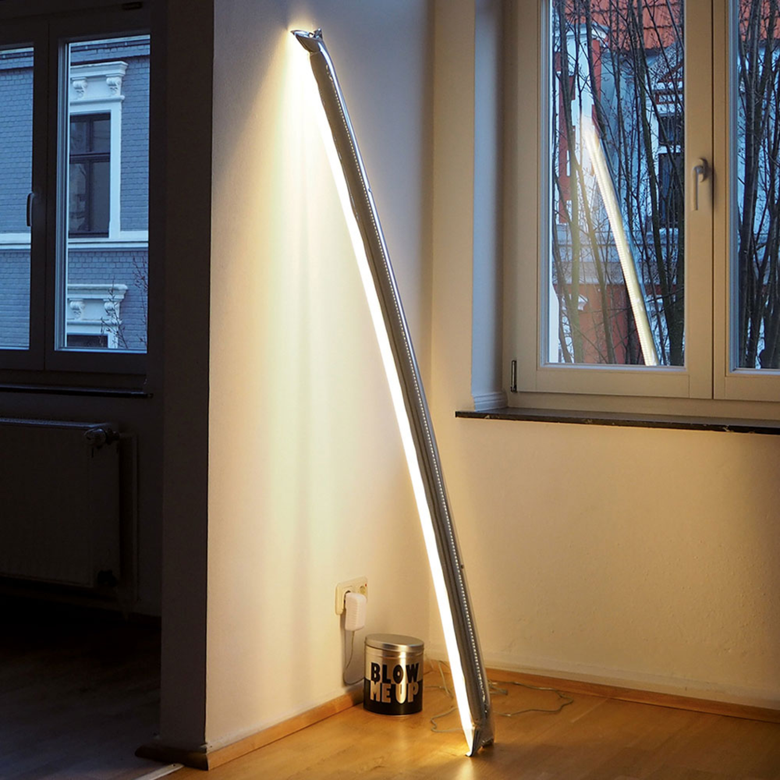 Ingo Maurer Blow Me Up -LED-lattiavalo 120cm hopea