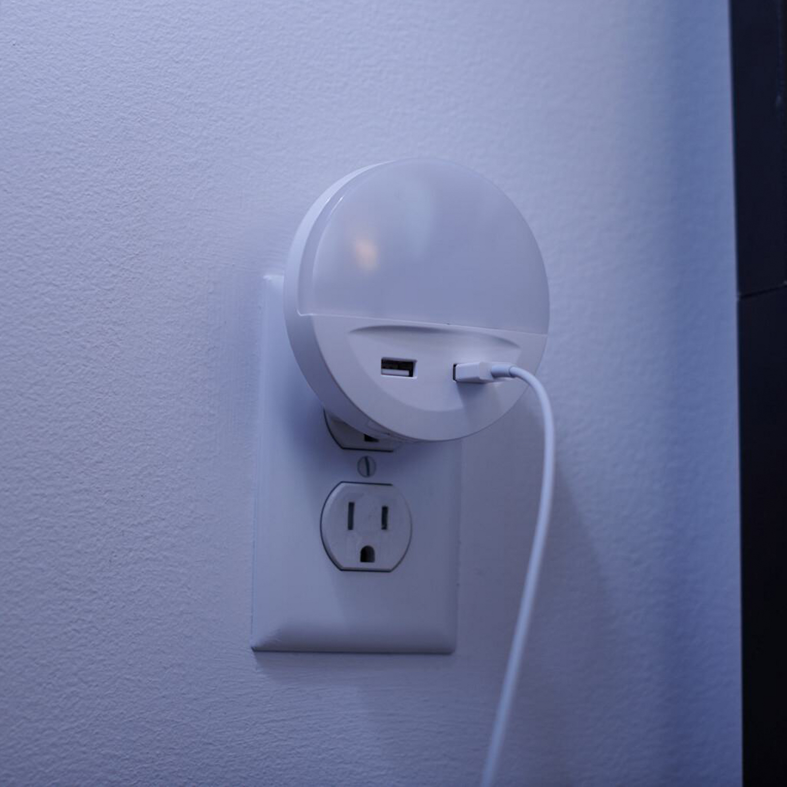 OSRAM LED-Steckdosennachtlicht LUNETTA USB, weiß, Ø 9 cm