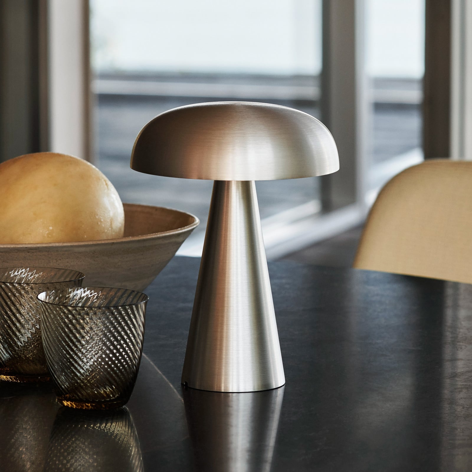 Como SC53 B&auml;rbar bordslampa Aluminium &Tradition - Vardagsrum - Design - Metall - Med lampsk&auml;rm