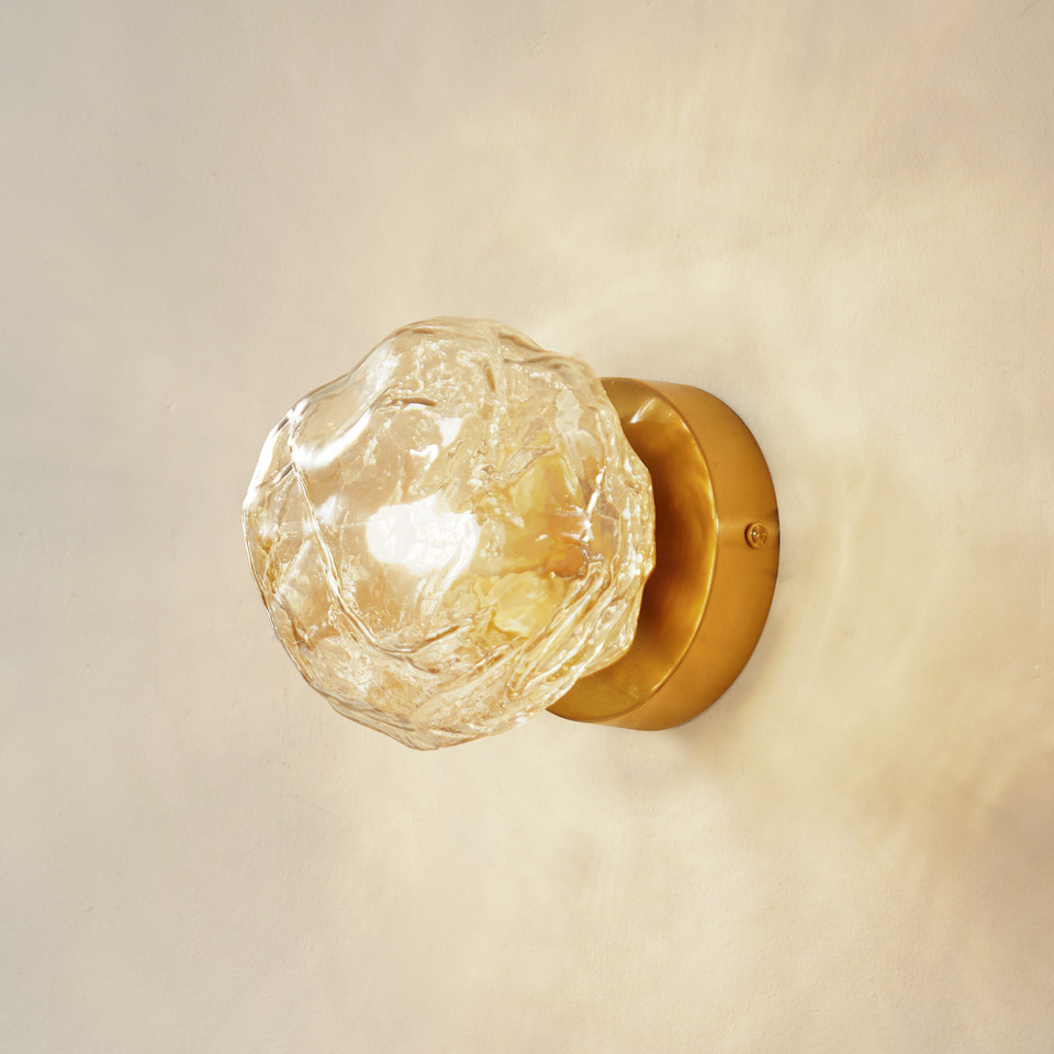 Lindby Piatra Vägglampa Bärnsten/Mässing, transparent från Lindby