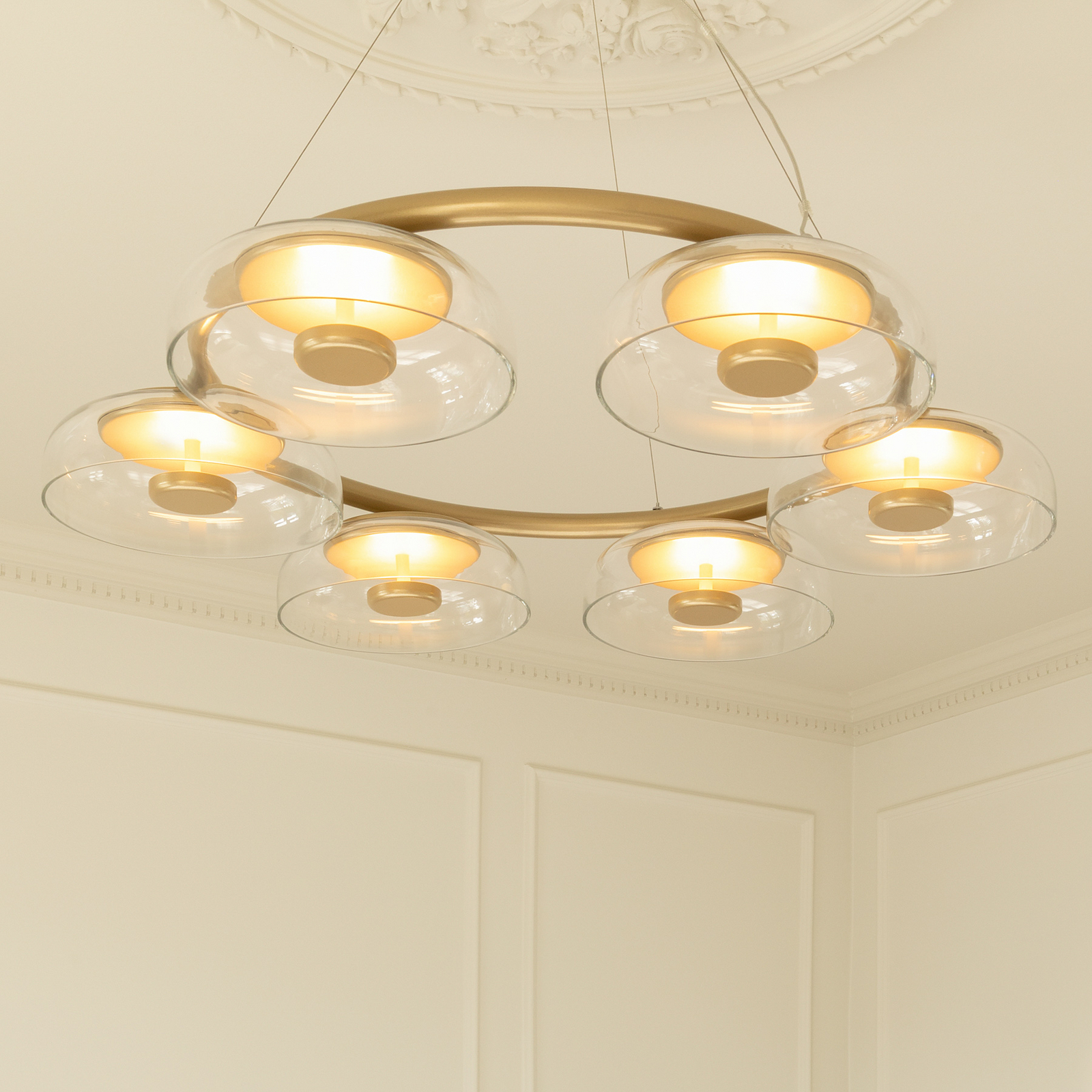 Blossi 6 lysekrone, gull/klar, Ø 80 cm, 6 lyskilder - Nuura