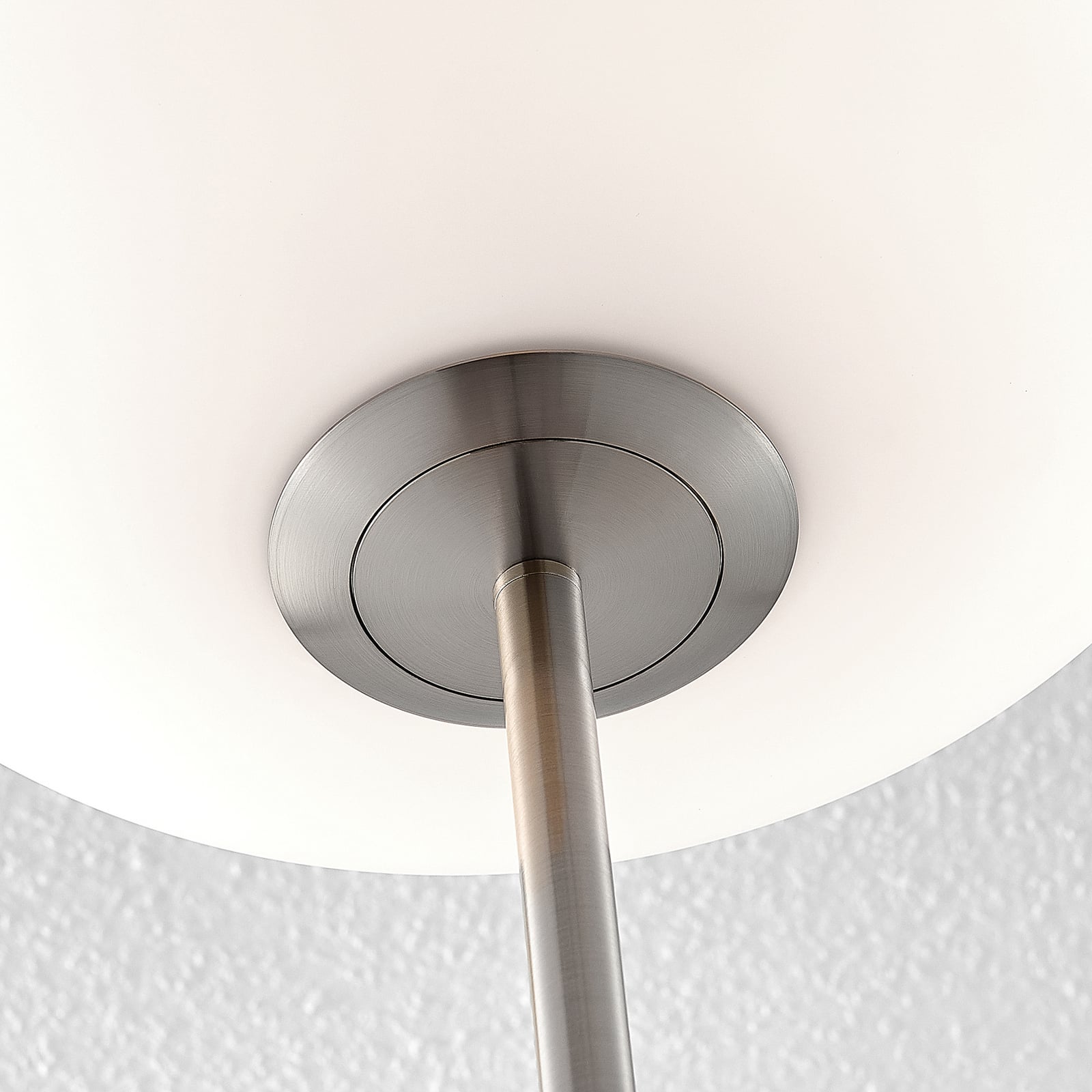 Lindby lampadaire Sonika, 175 cm, nickel, verre, E27