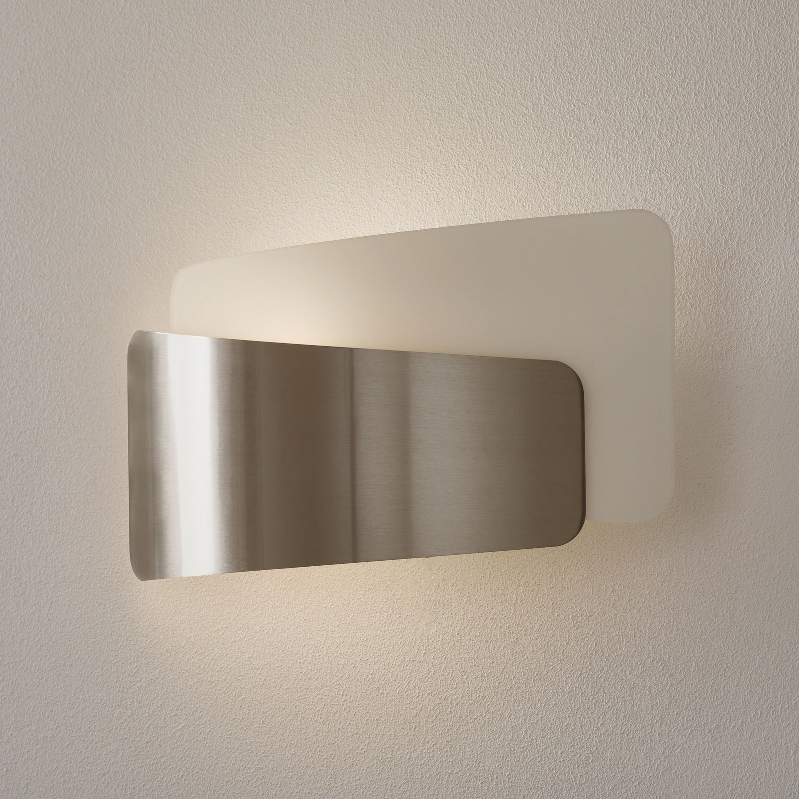 Aszimmetrikus elrendezésű fali lámpa Slane