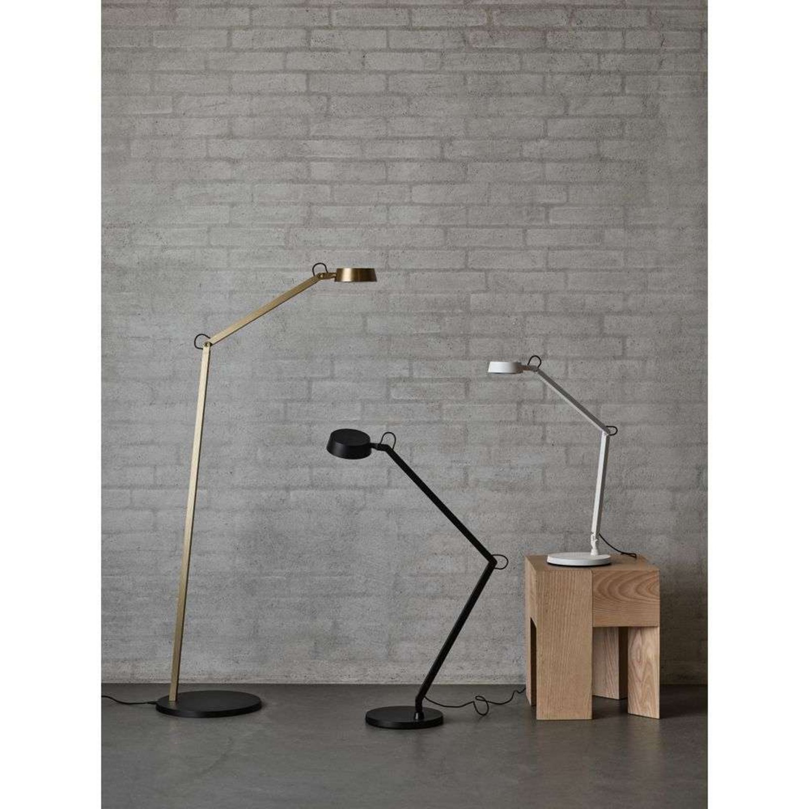 Dark F1 Golvlampa Brass - LIGHT-POINT