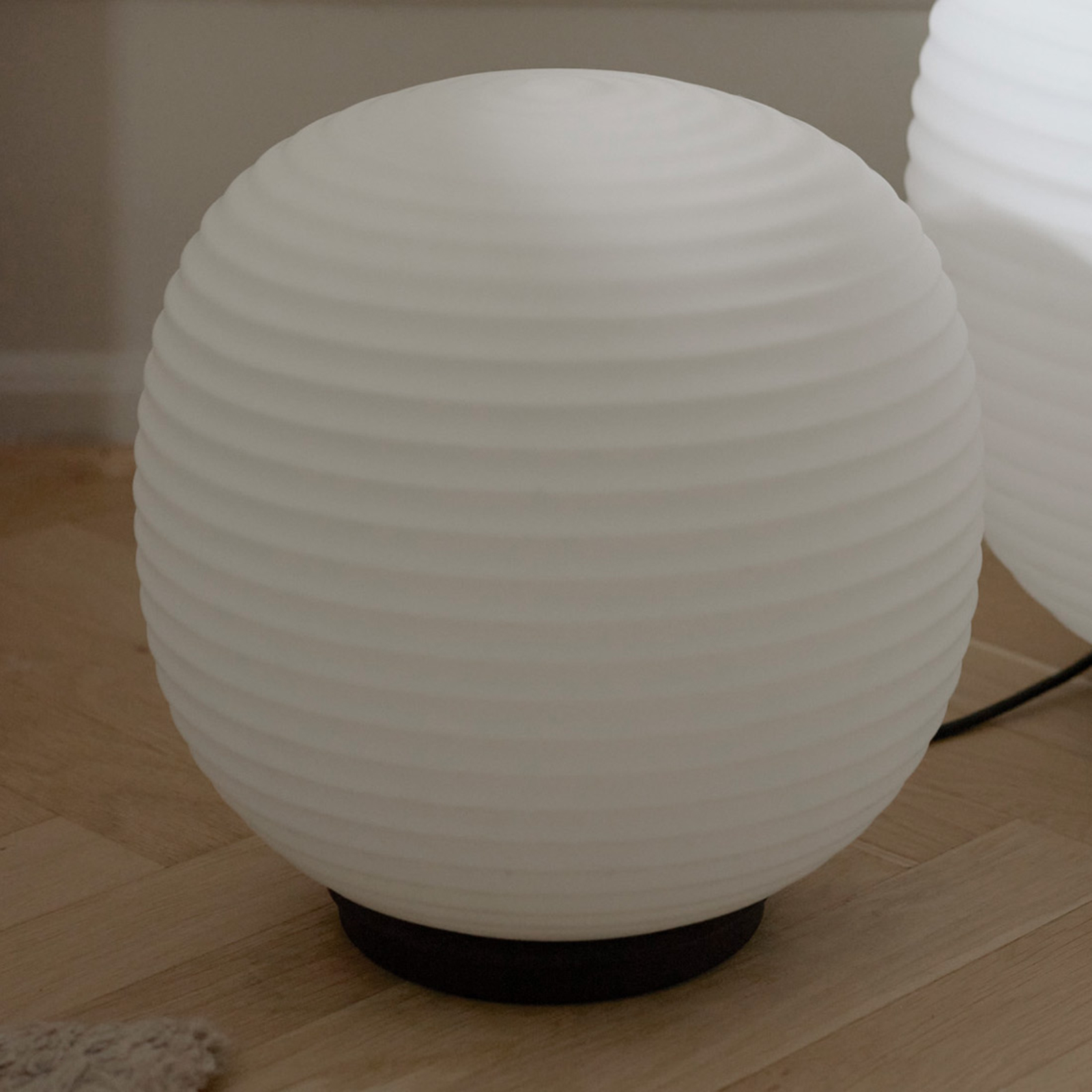 New Works Lantern Globe Medium lámpara mesa Ø 30cm
