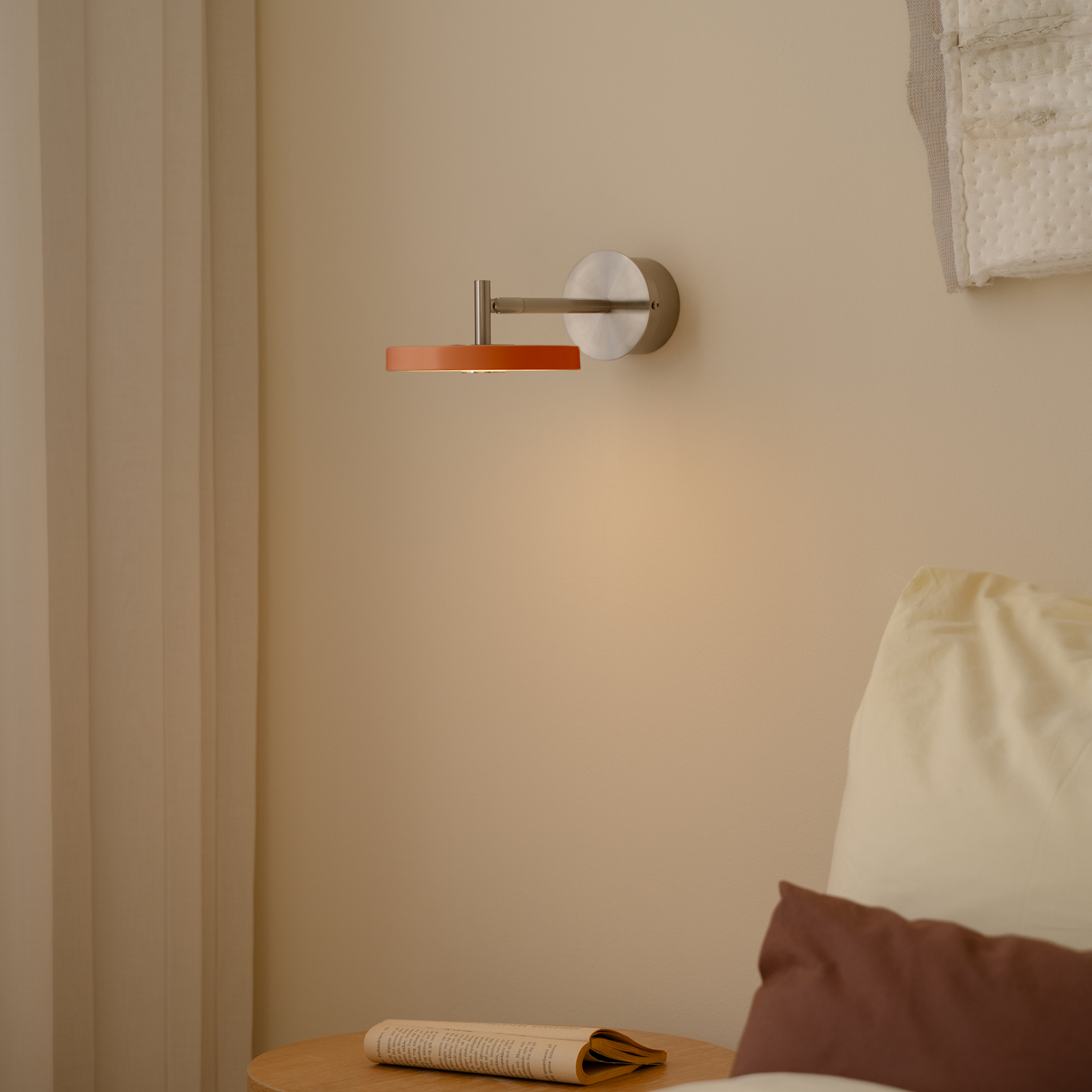 UMAGE LED-Wandlampe Asteria Short, orange, Stahl, Hardwire