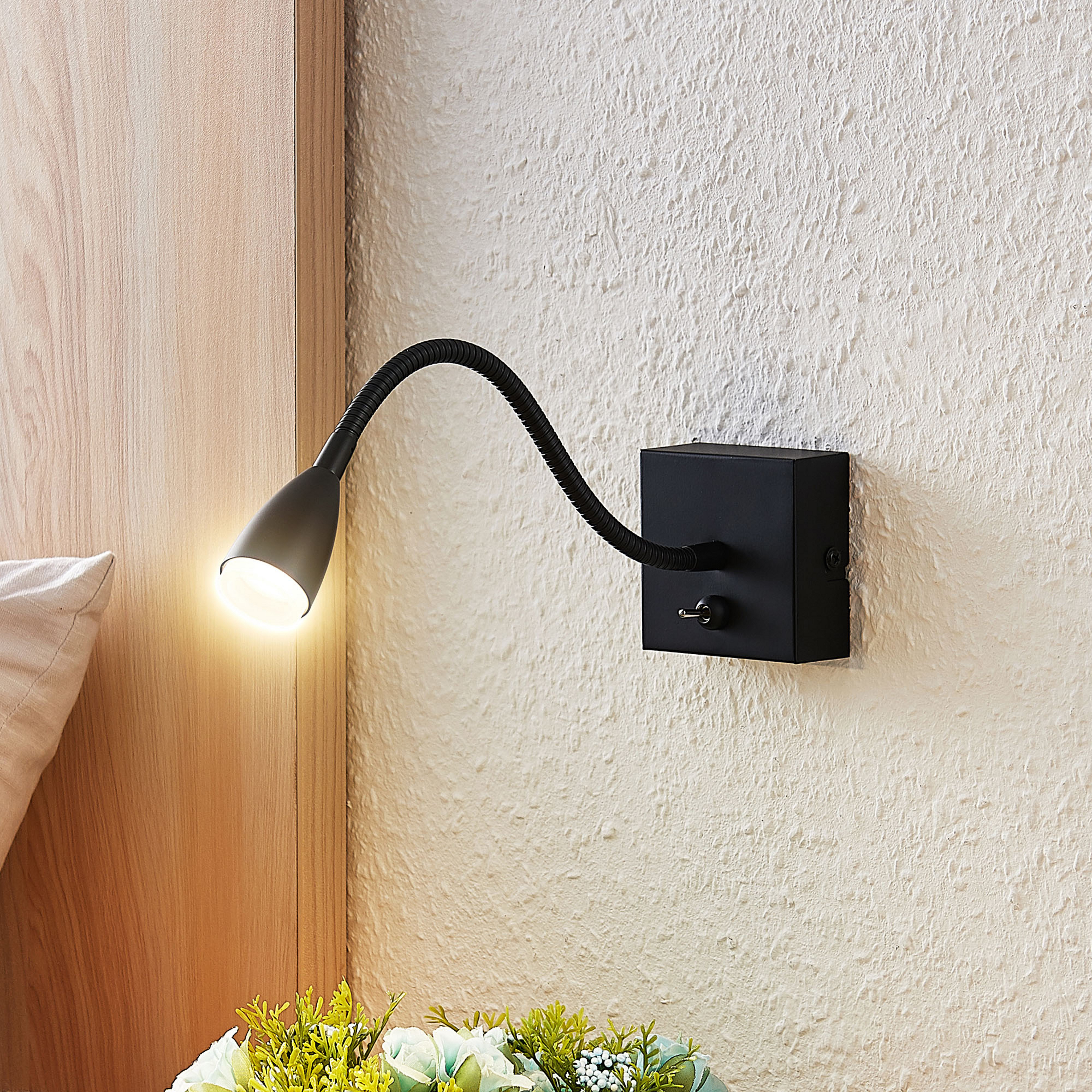 Lindby Jolka LED φως ανάγνωσης, διακόπτης, μαύρο ματ