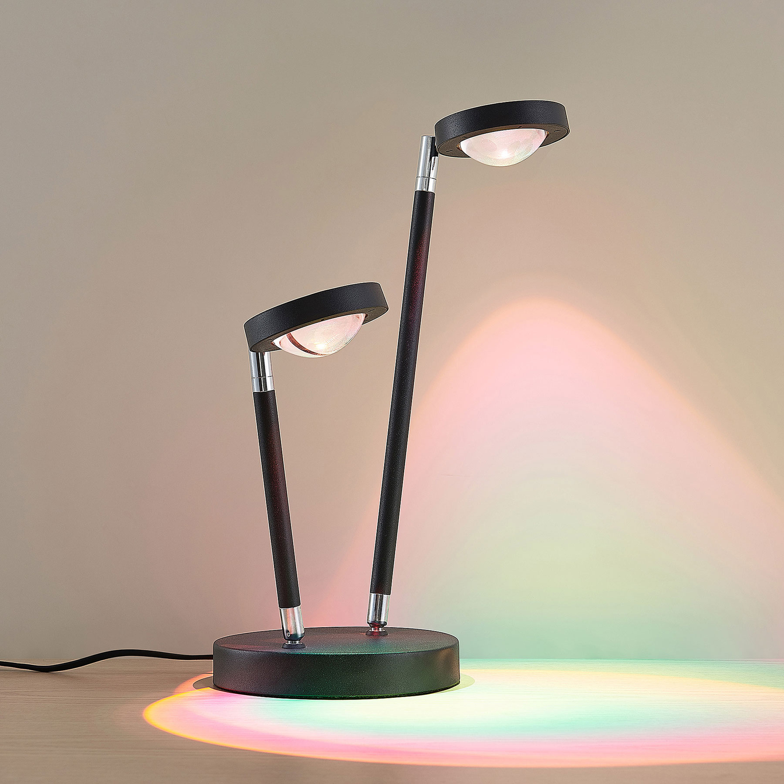 Lindby Edonita stolná LED lampa s efektným svetlom