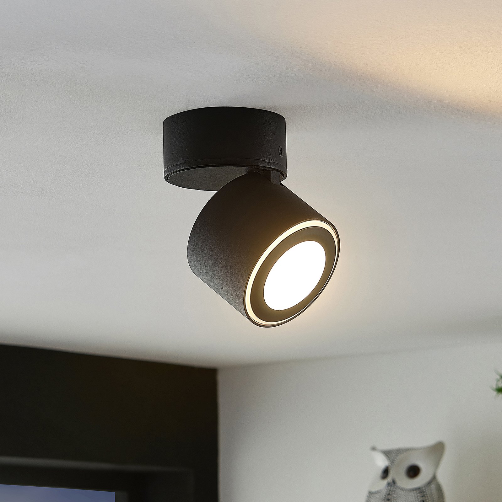 Lindby Lowie -LED-spotti 1-lamppuinen, musta