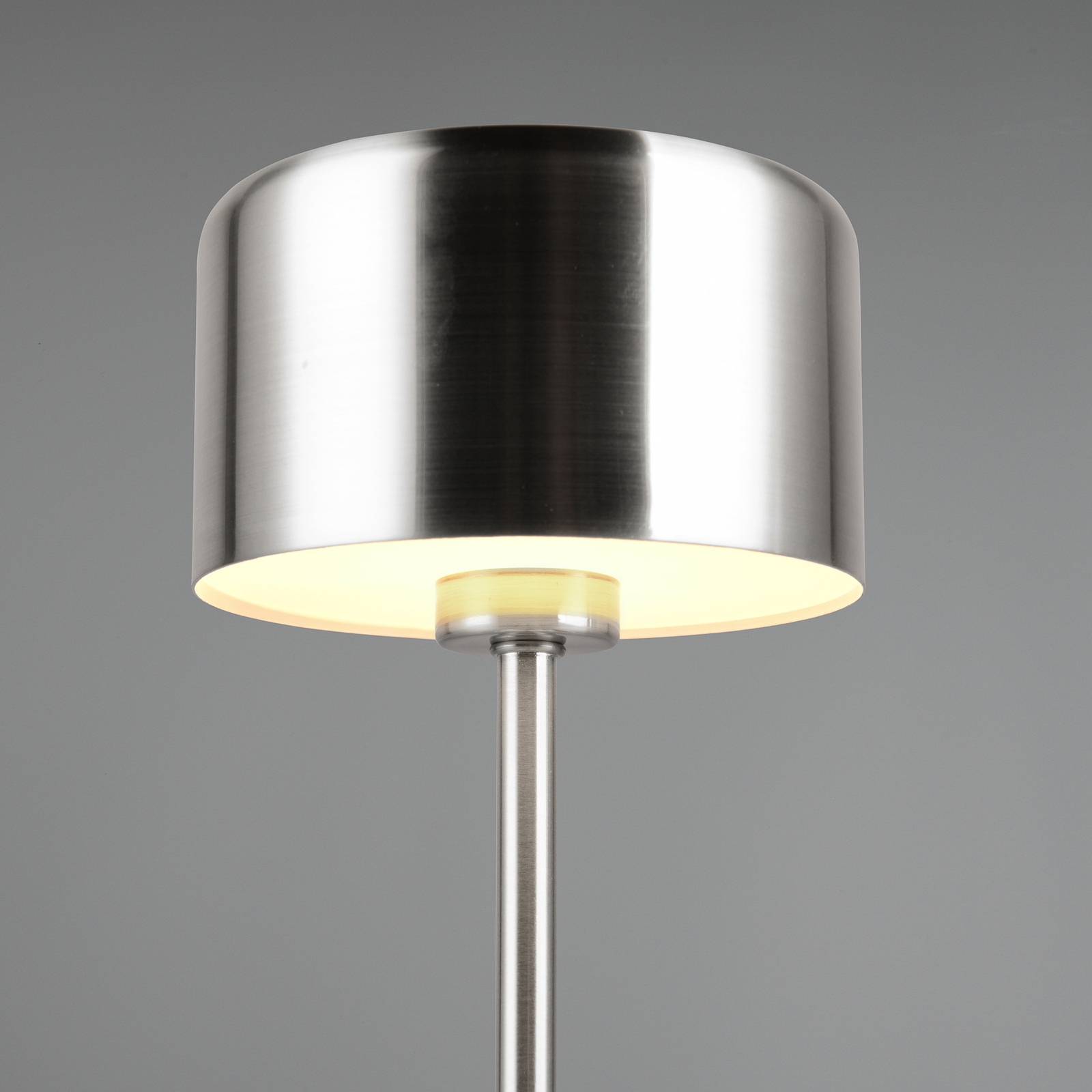Lampe de table LED rechargeable Jeff, couleur nickel, hauteur 30 cm, métal