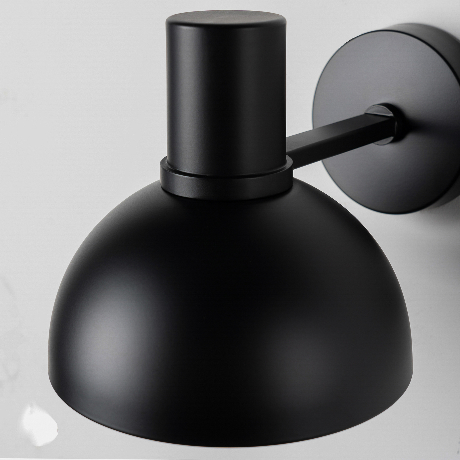 Lucande Mostrid wandlamp van zwart ijzer