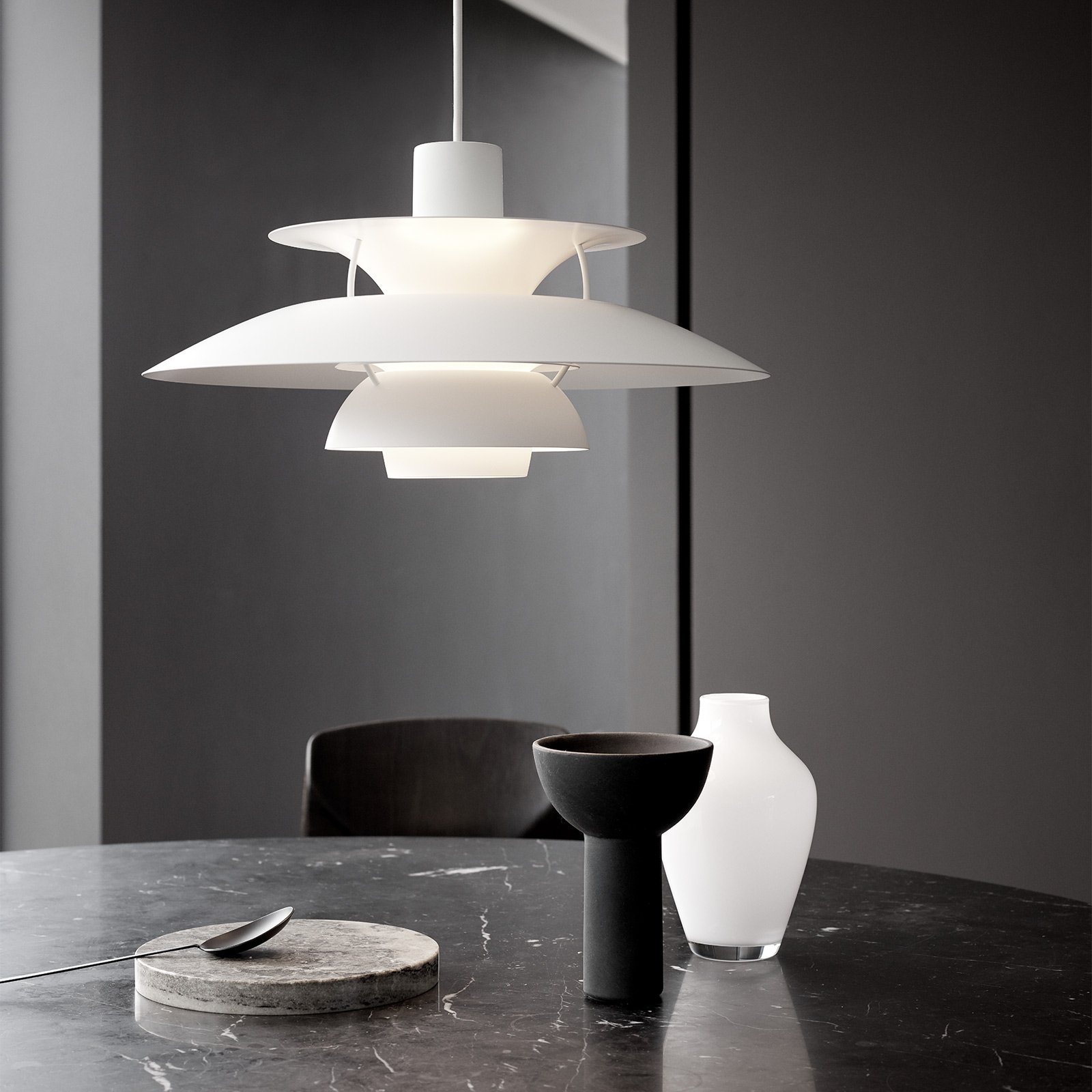 Louis Poulsen PH 5 hanging light, monochrome white, for Living / Dining Room, aluminium, E27, 75 W, energy efficiency: A++, H: 26.7 cm