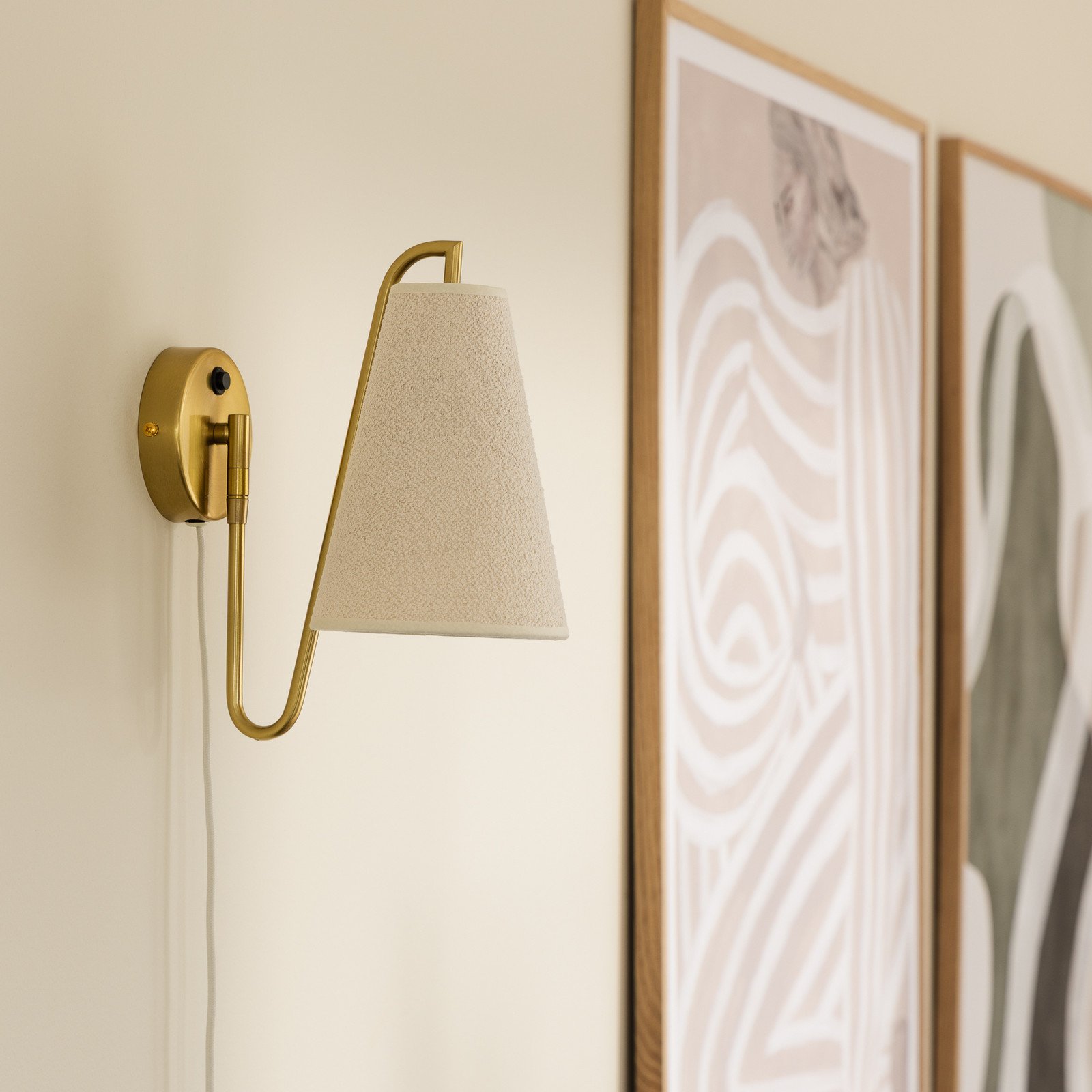 Globen Lighting aplică de perete Lou Bouclé alb/alamă țesătură - Camera de zi / sufragerie - Scandinavă - alb alamă - Țesătură / Textil