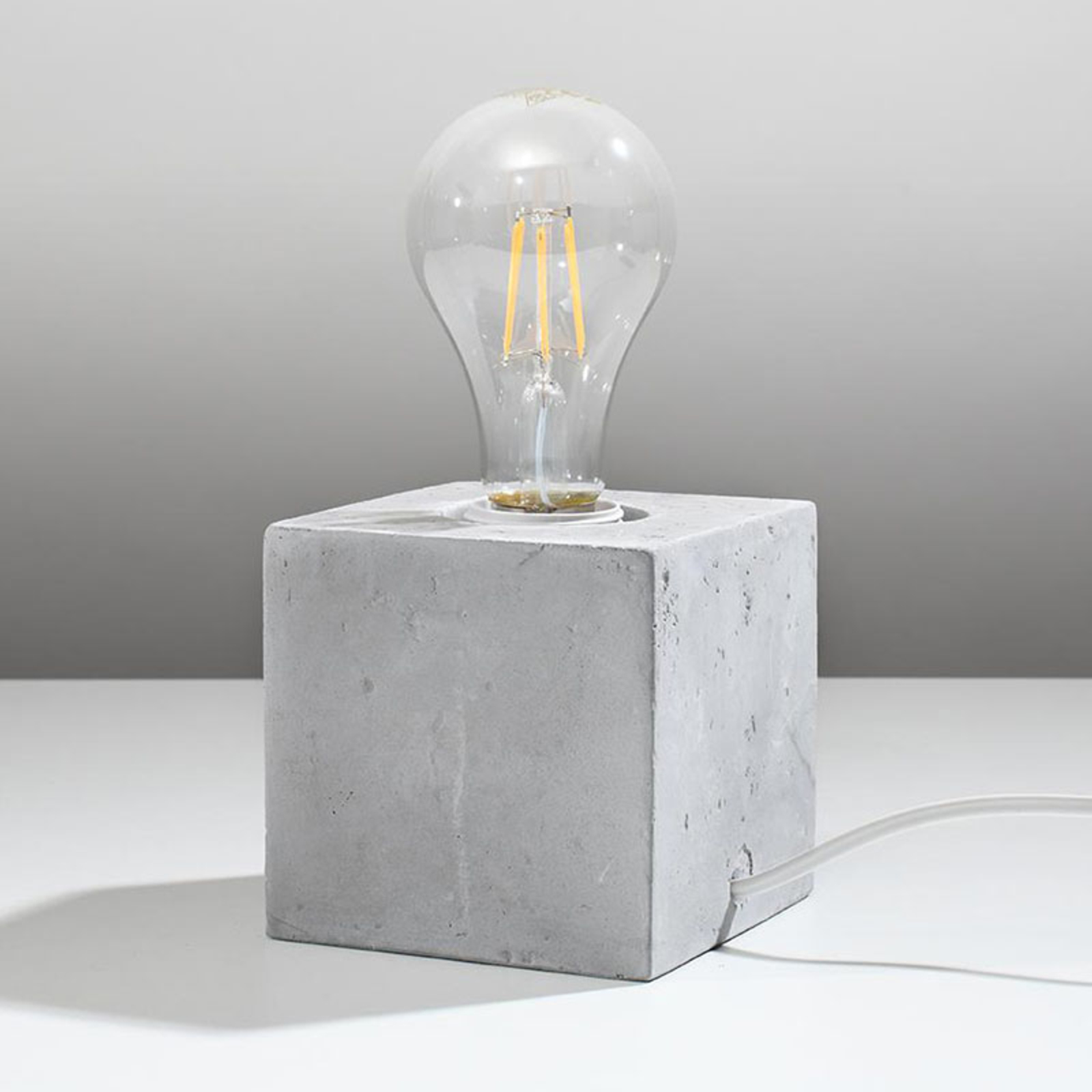 Akira table lamp made of concrete in cube shape