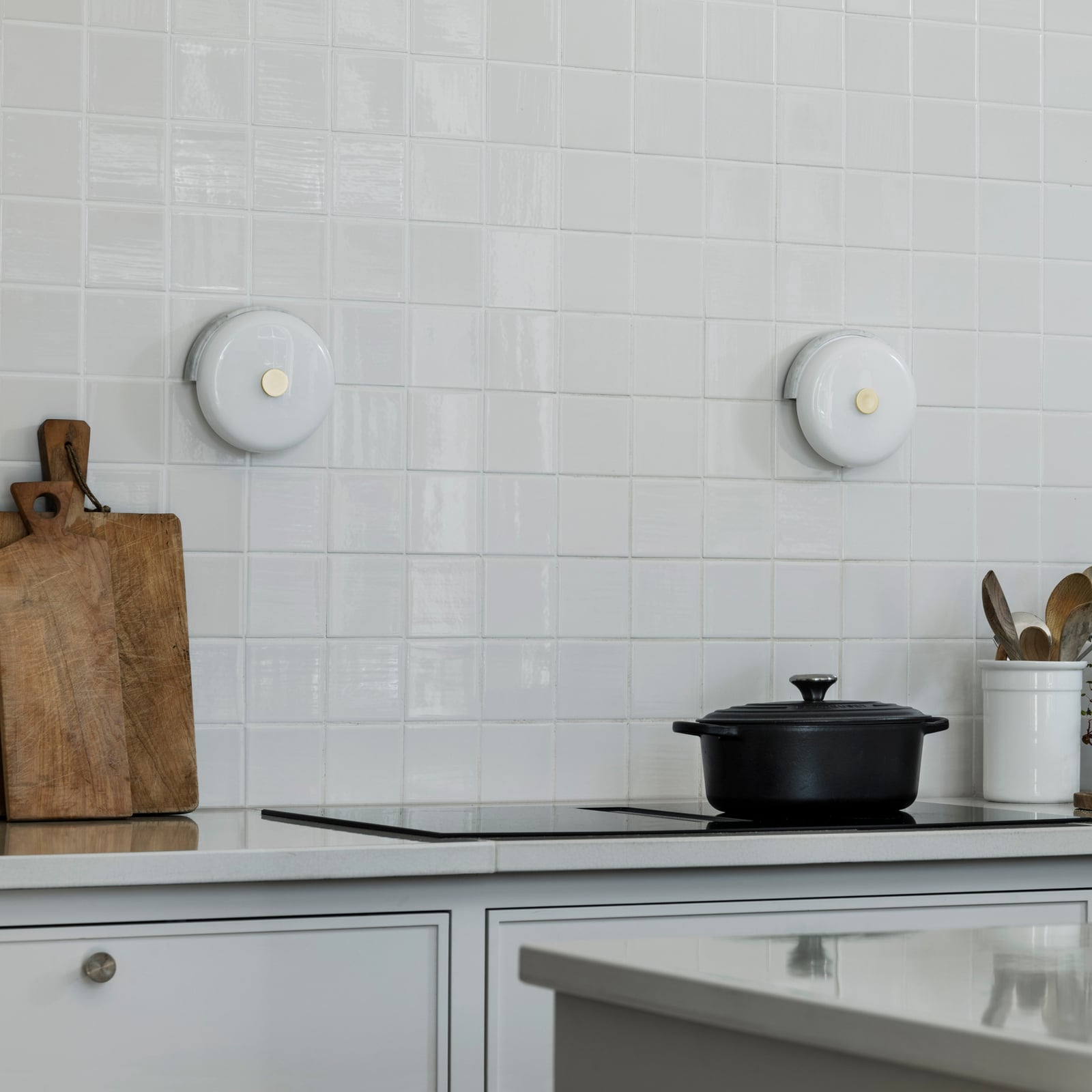 LED-seinävalaisin Trip, carrara/valkoinen, marmori, lasi, 2 700 K