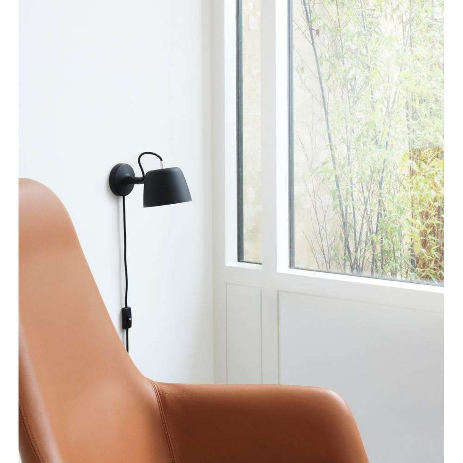 Tub V&auml;gglampa Black Normann Copenhagen - Vardagsrum - Aluminium