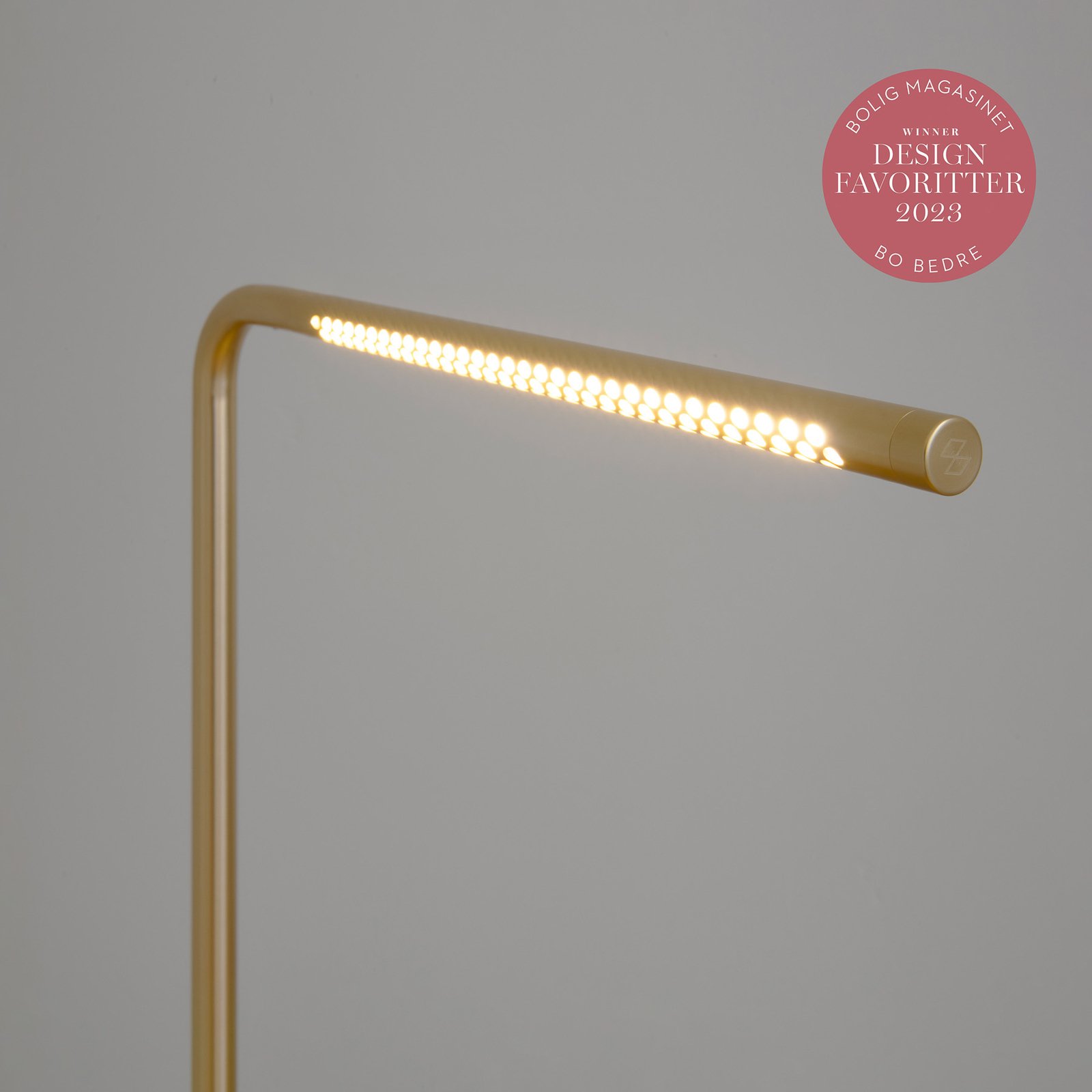 UMAGE Candeeiro de mesa LED Omni, latão Altura 46 cm Metal giratório