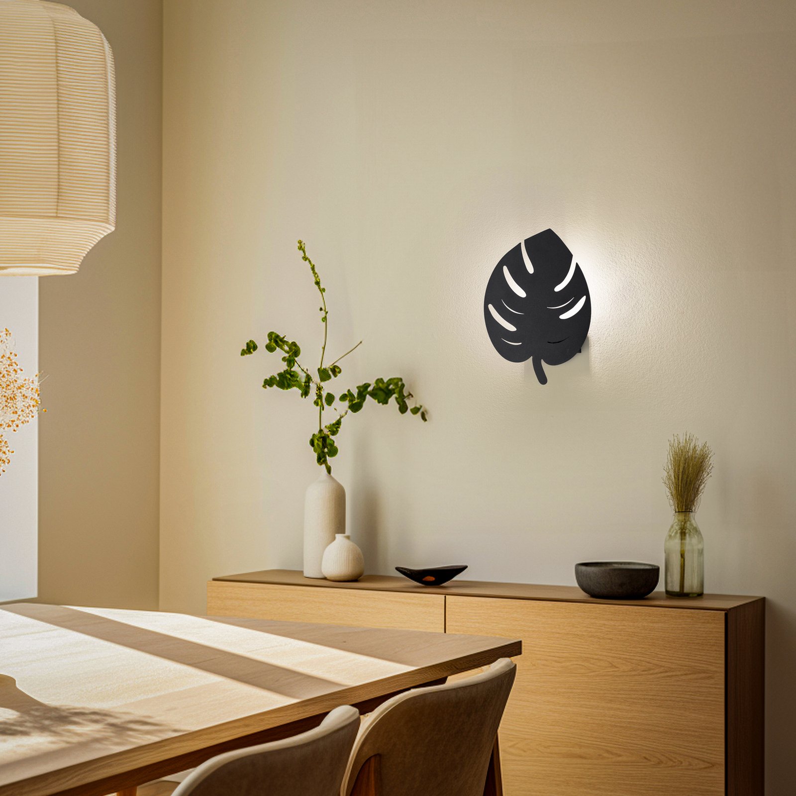 Sivani MR-843 wall light, leaf design, black