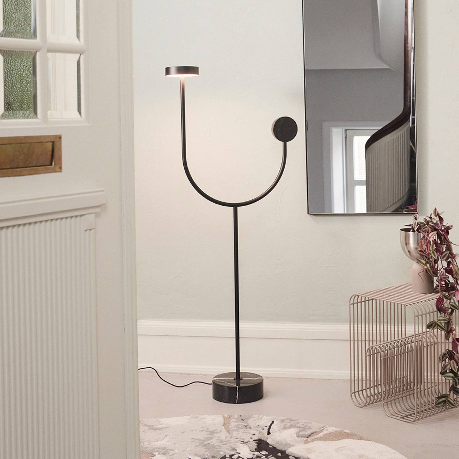 AYTM LED-golvlampa Grasil svart marmor höjd 127 cm