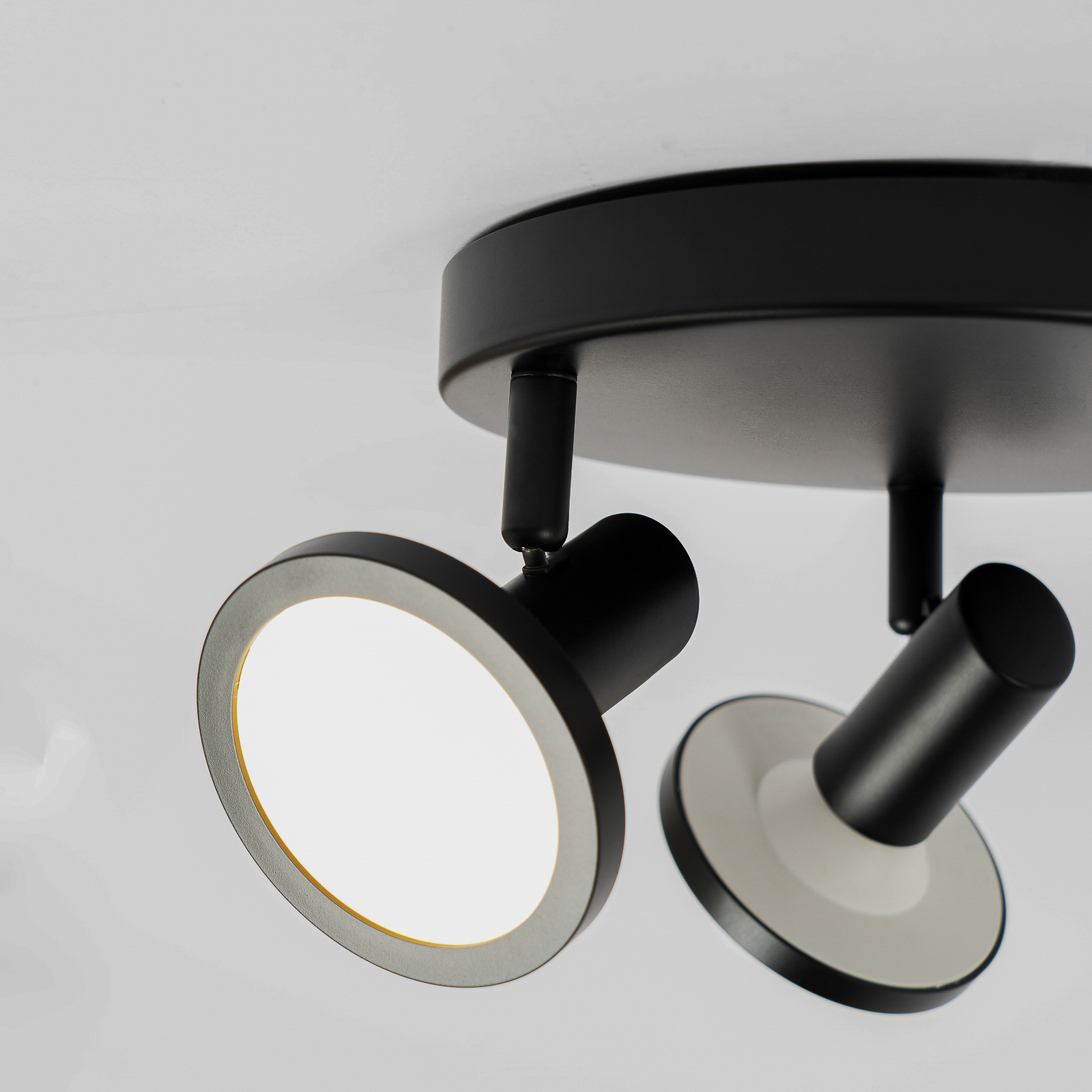Lindby-spotlight Ilda, 3-lys, Ø 20 cm, svart, jern
