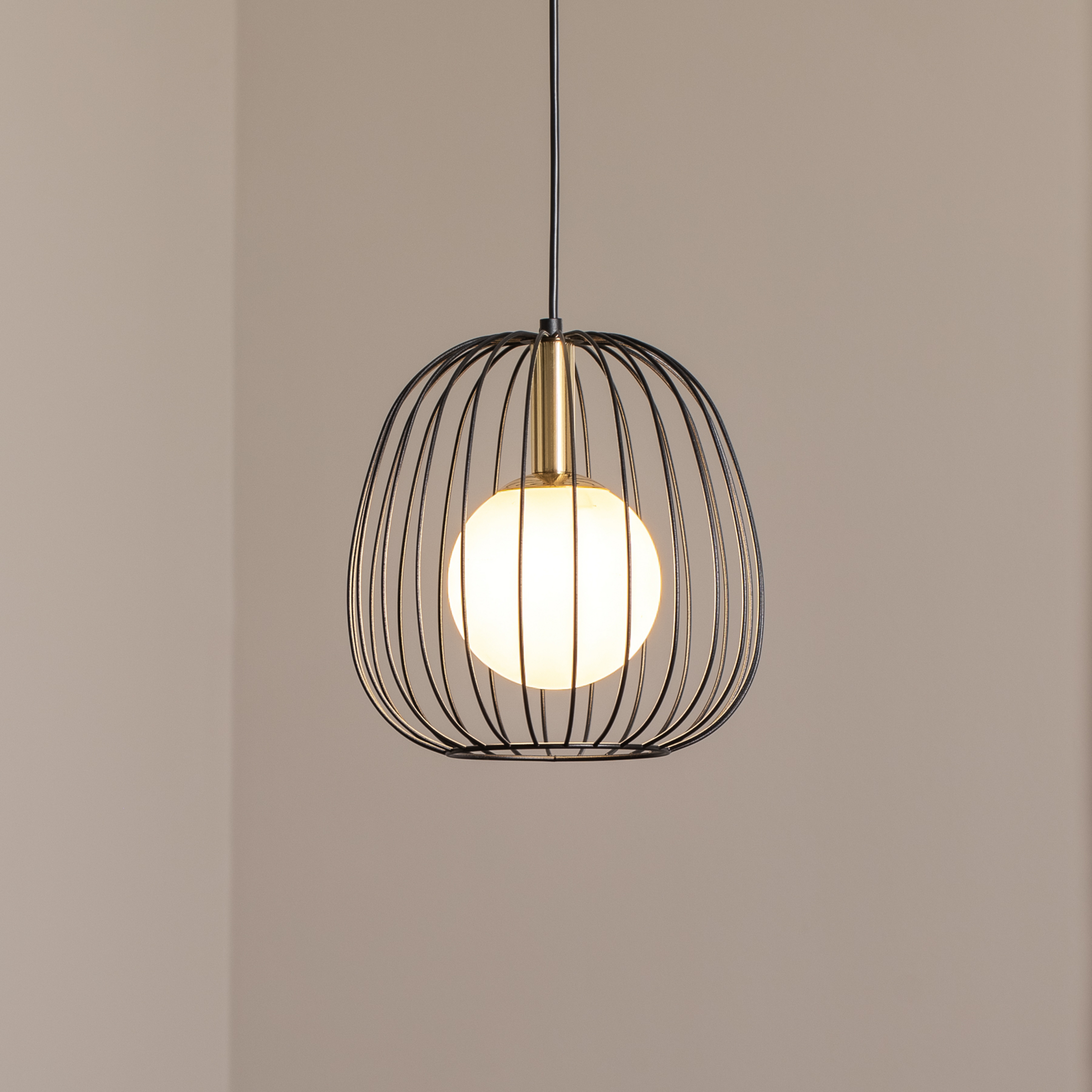Suspension Bell S, Ø 24 cm, à 1 lampe, noir/doré/blanc