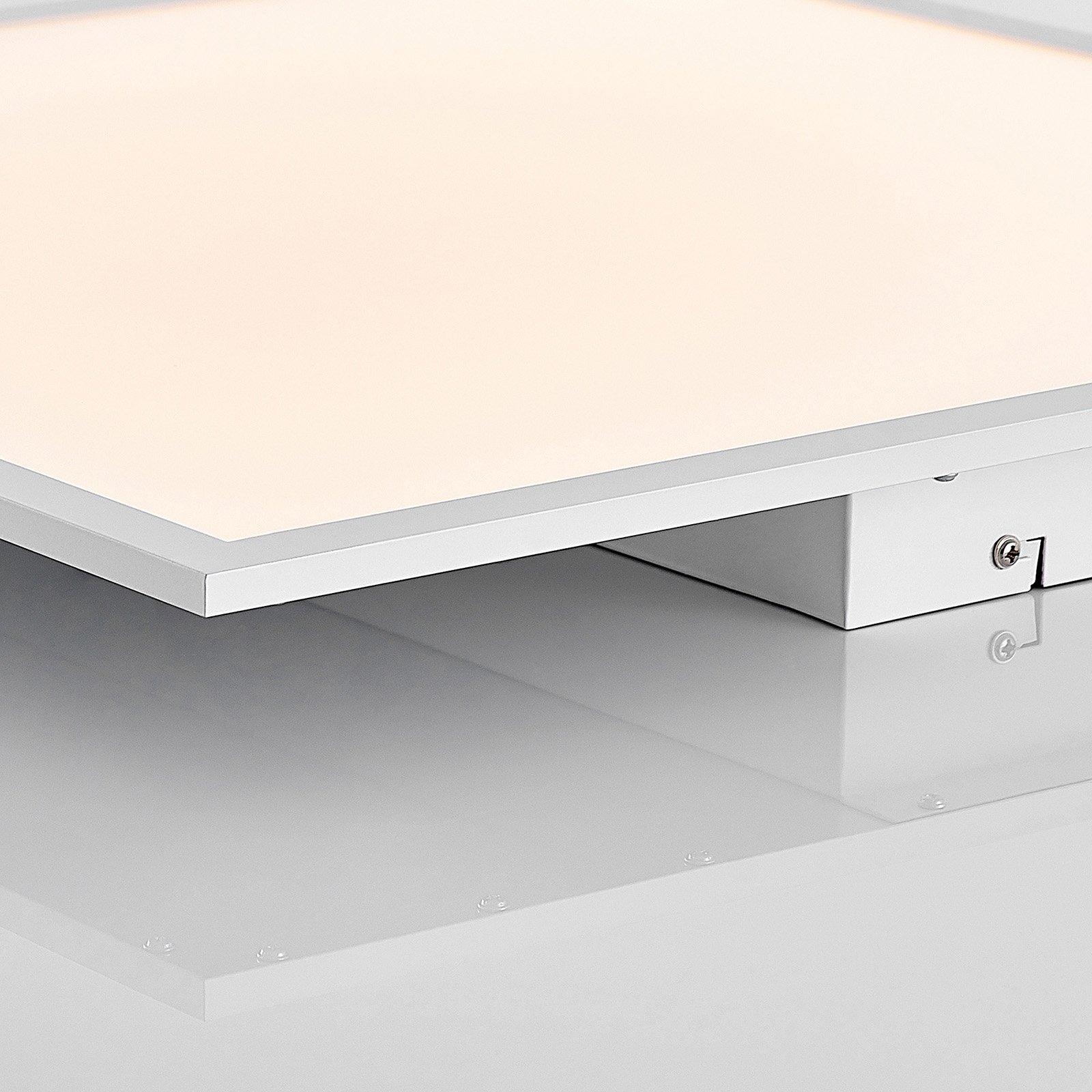 Quais LED Ceiling Lamp 4.000K 60x60 White - Lindby